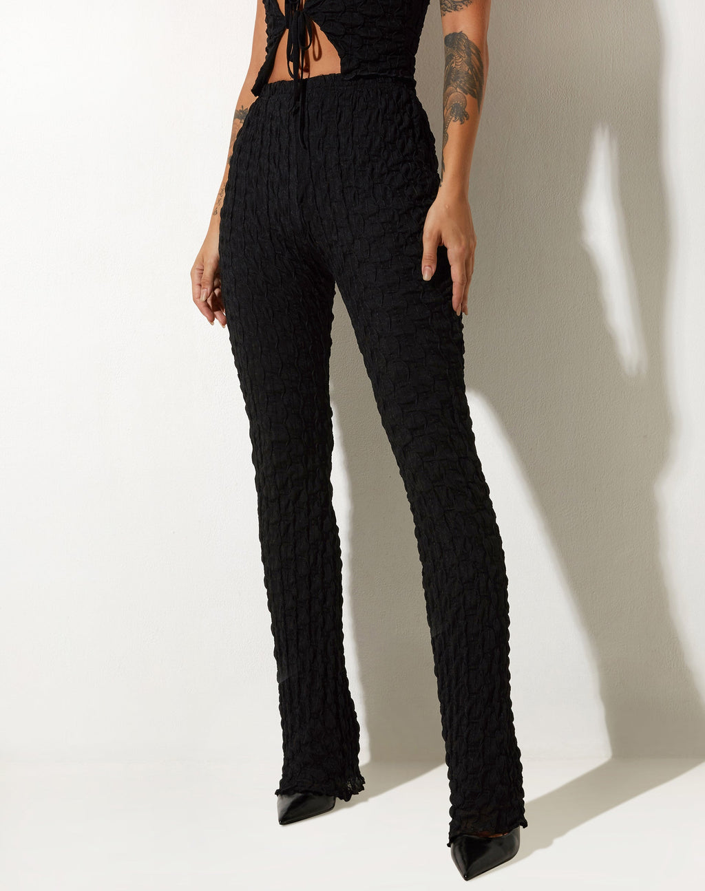 Pantaloni svasati Herly in maglia a righe nera