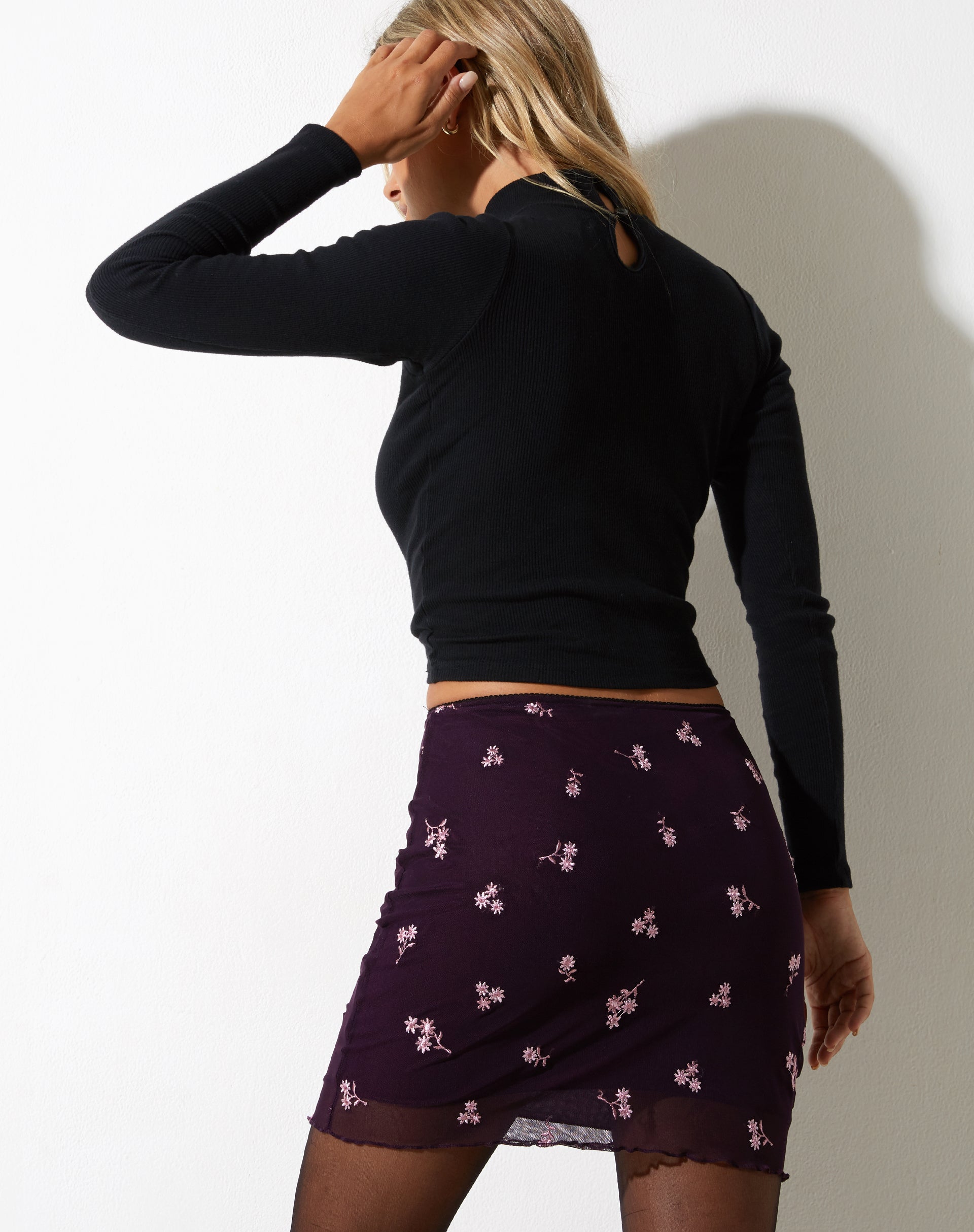 immagine di Kinnie Mini Skirt in Plum Daisy Embro