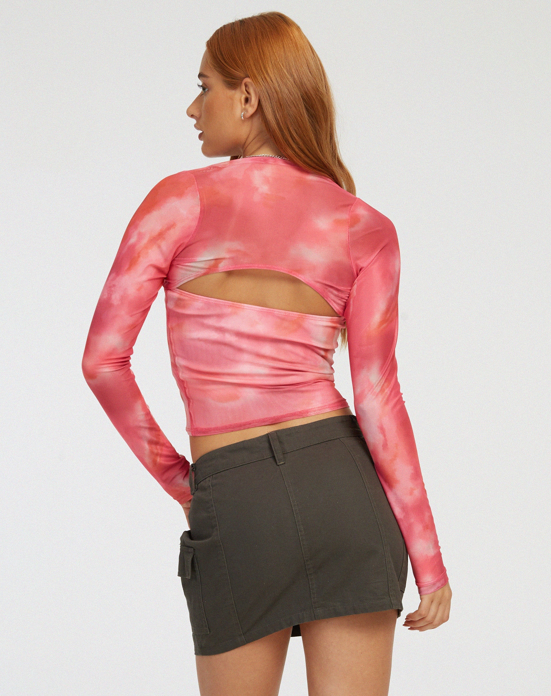 immagine di Kouna Bandeau Crop Top and Shrug Set in rosa astratto sfumato