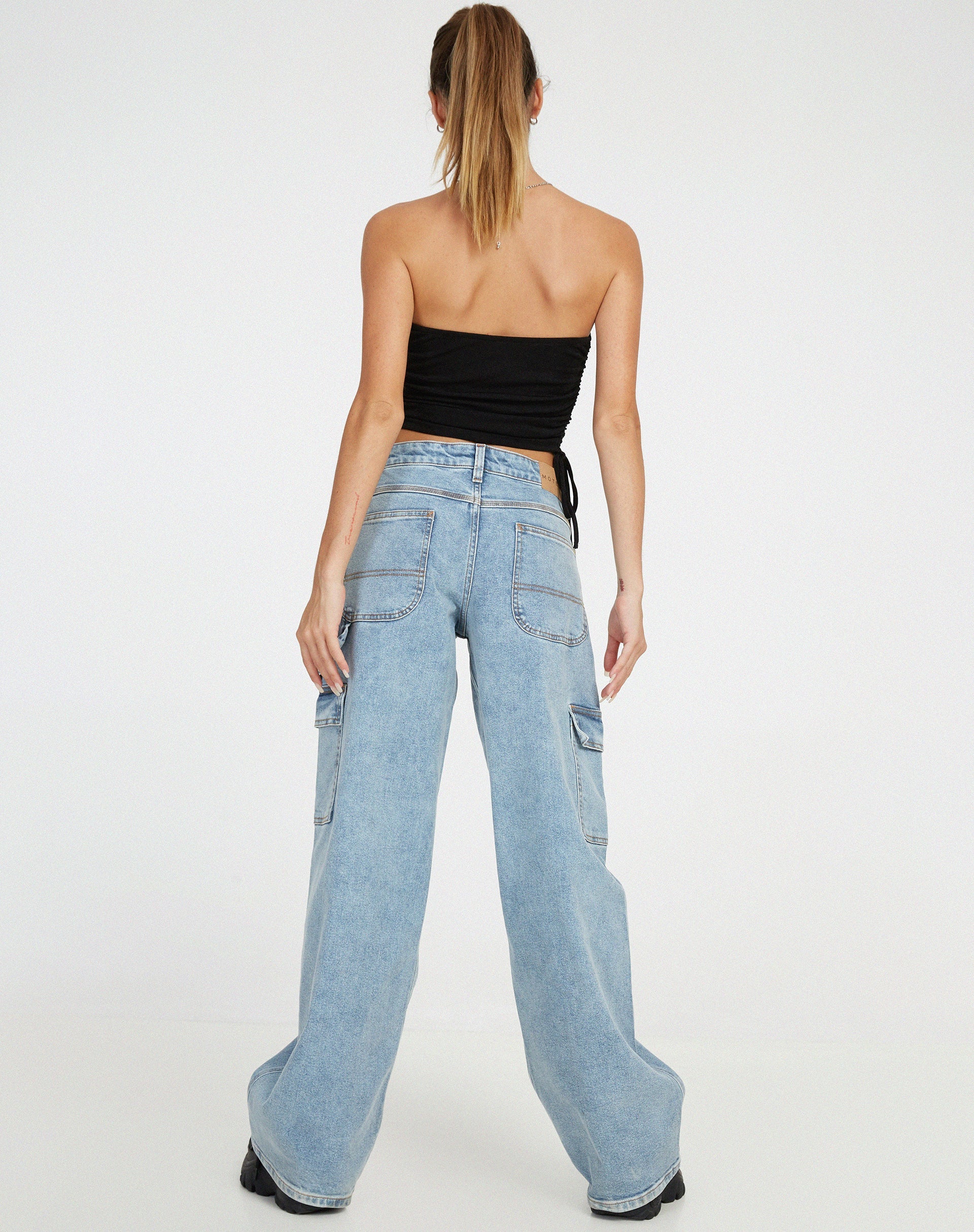 immagine di Kuincy Crop Top con fibbia diamantata nera