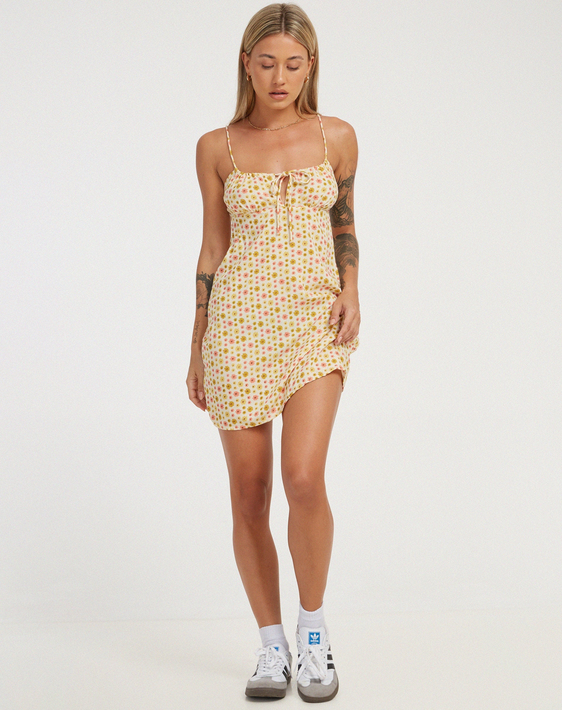 immagine di Kumala Slip Dress in Daisy Chain Crema