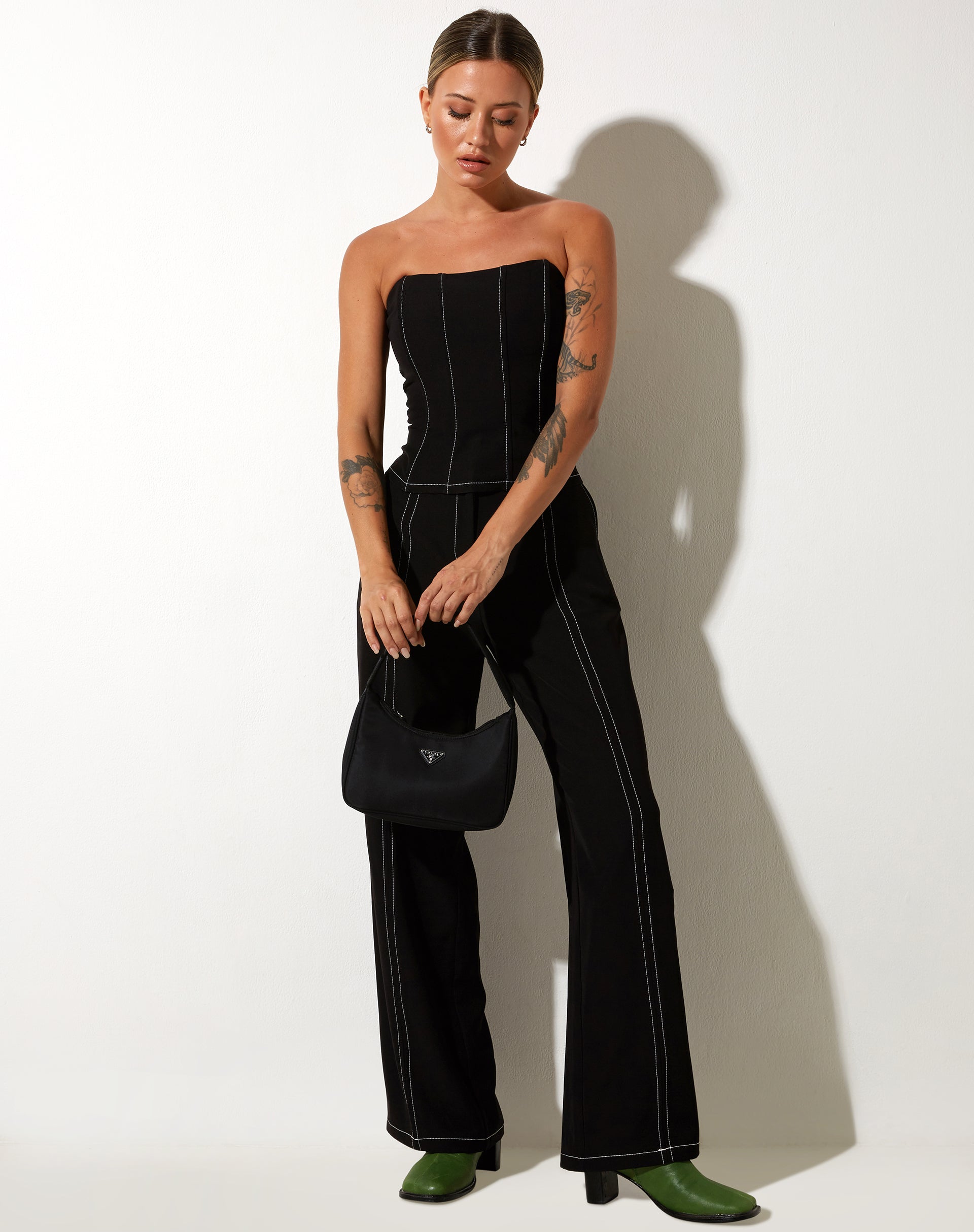 immagine di Kyana Corset Top in nero con cuciture bianche