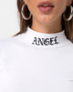 Immagine di Lara Crop in bianco con ricamo a forma di angelo