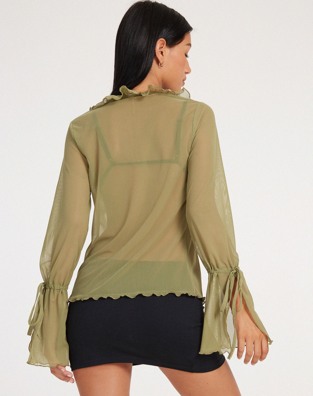 Leonita Cardi in maglia oliva