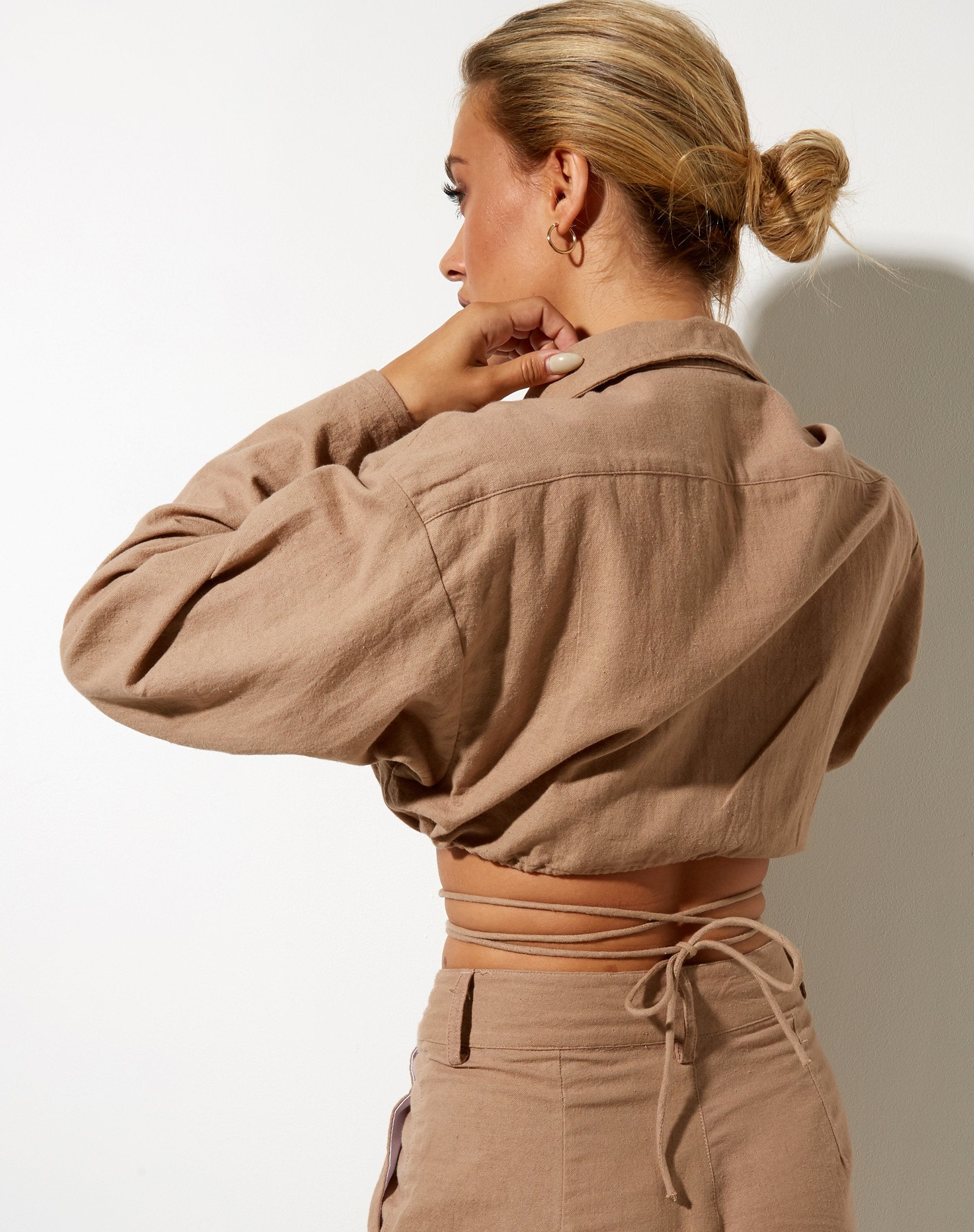 Immagine di Elisa Cropped Shirt in Rami Biscuit