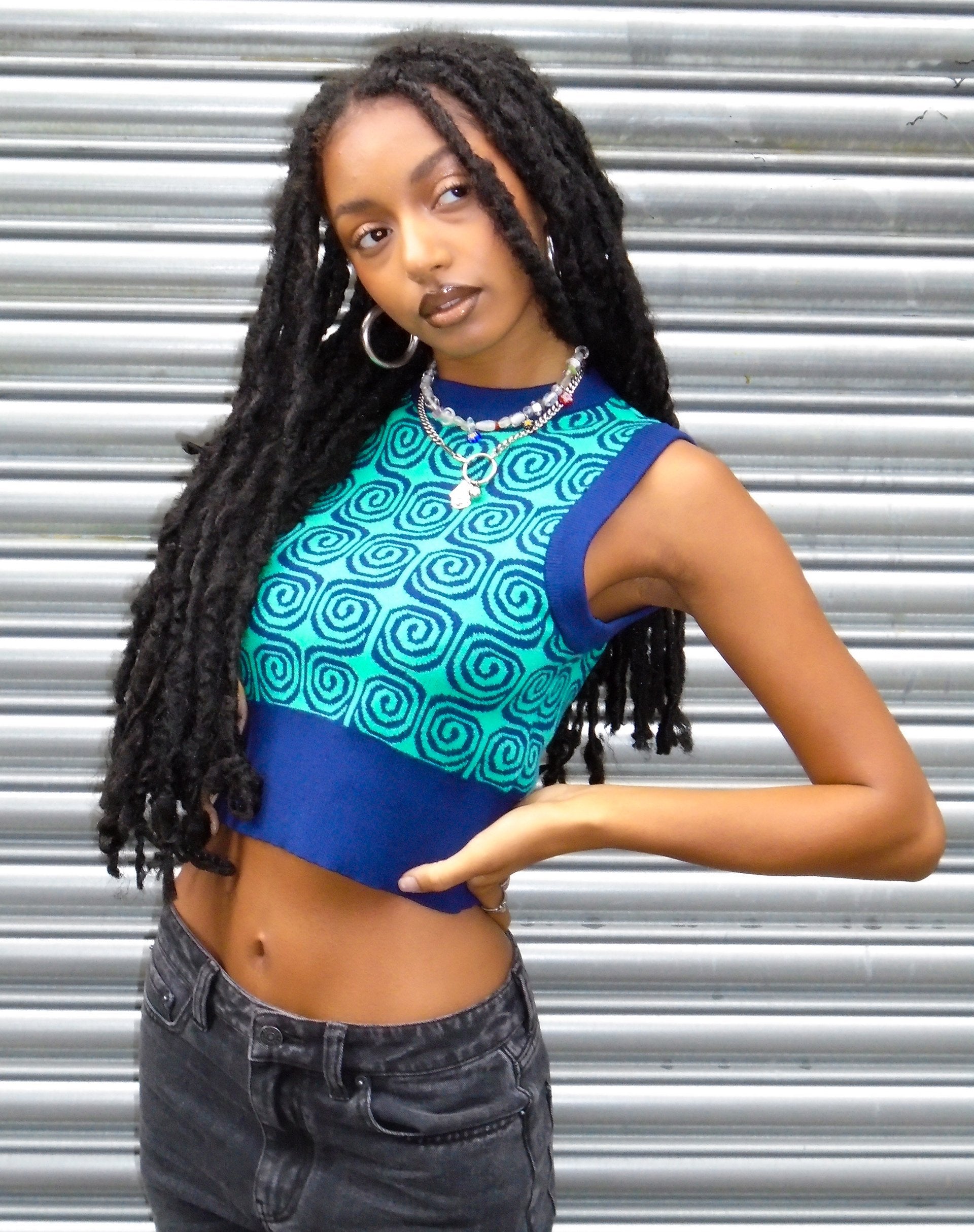 Immagine di Jaya - Gilet in maglia verde e blu a vortice