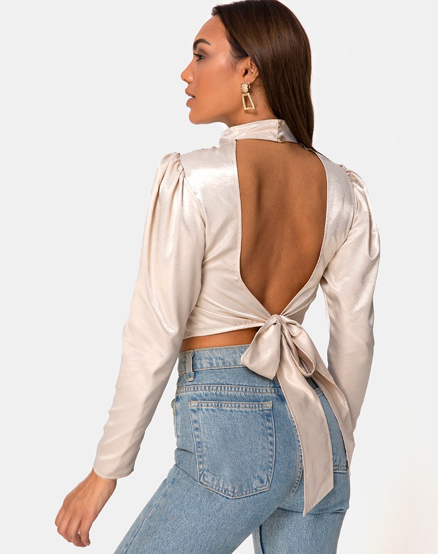 Top Lona a maniche lunghe in raso crema