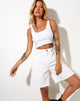 Immagine del pantaloncino in denim loose fit con lavaggio bianco