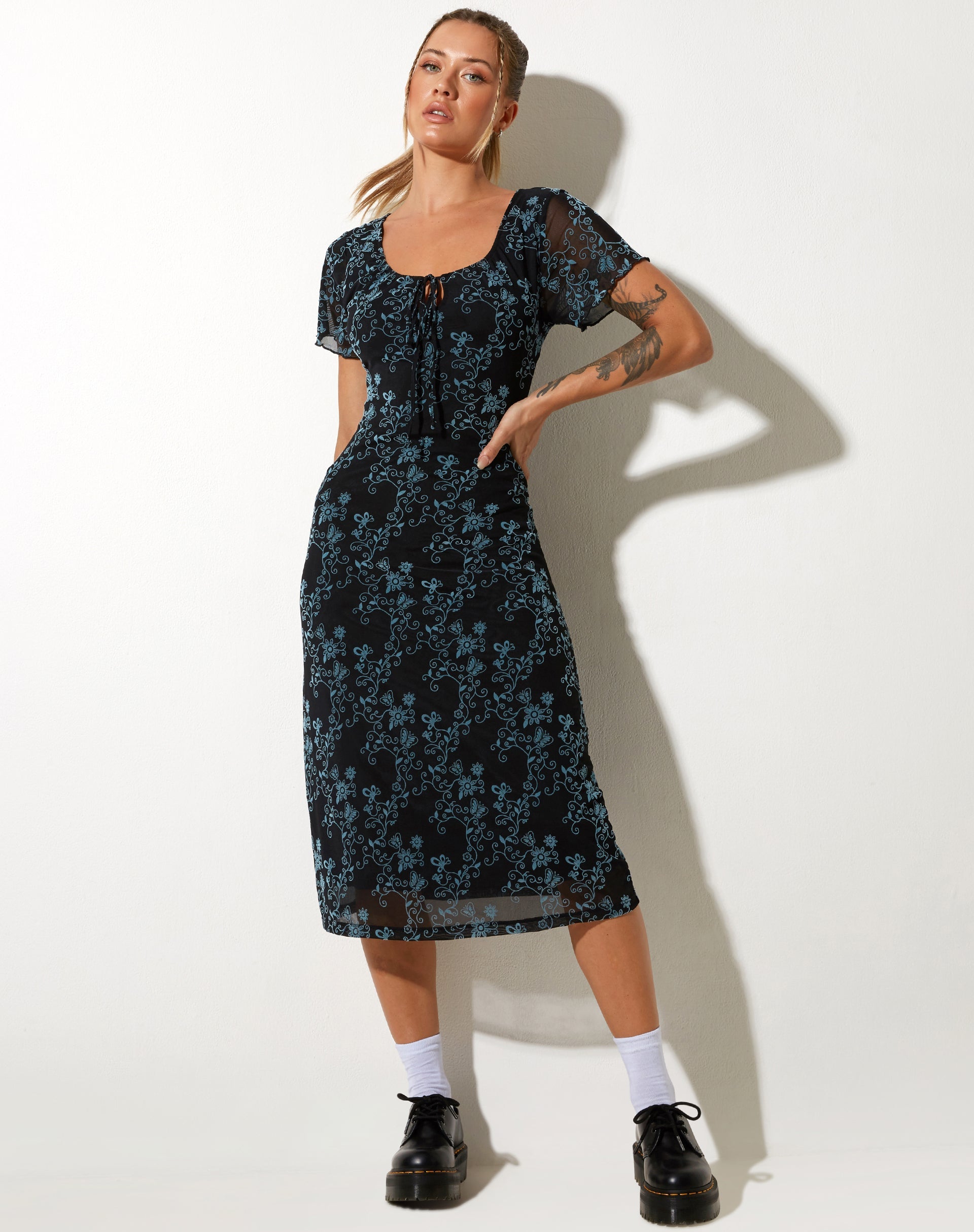 immagine di Lorani Midi Dress in Butterfly Vine Flock Blu