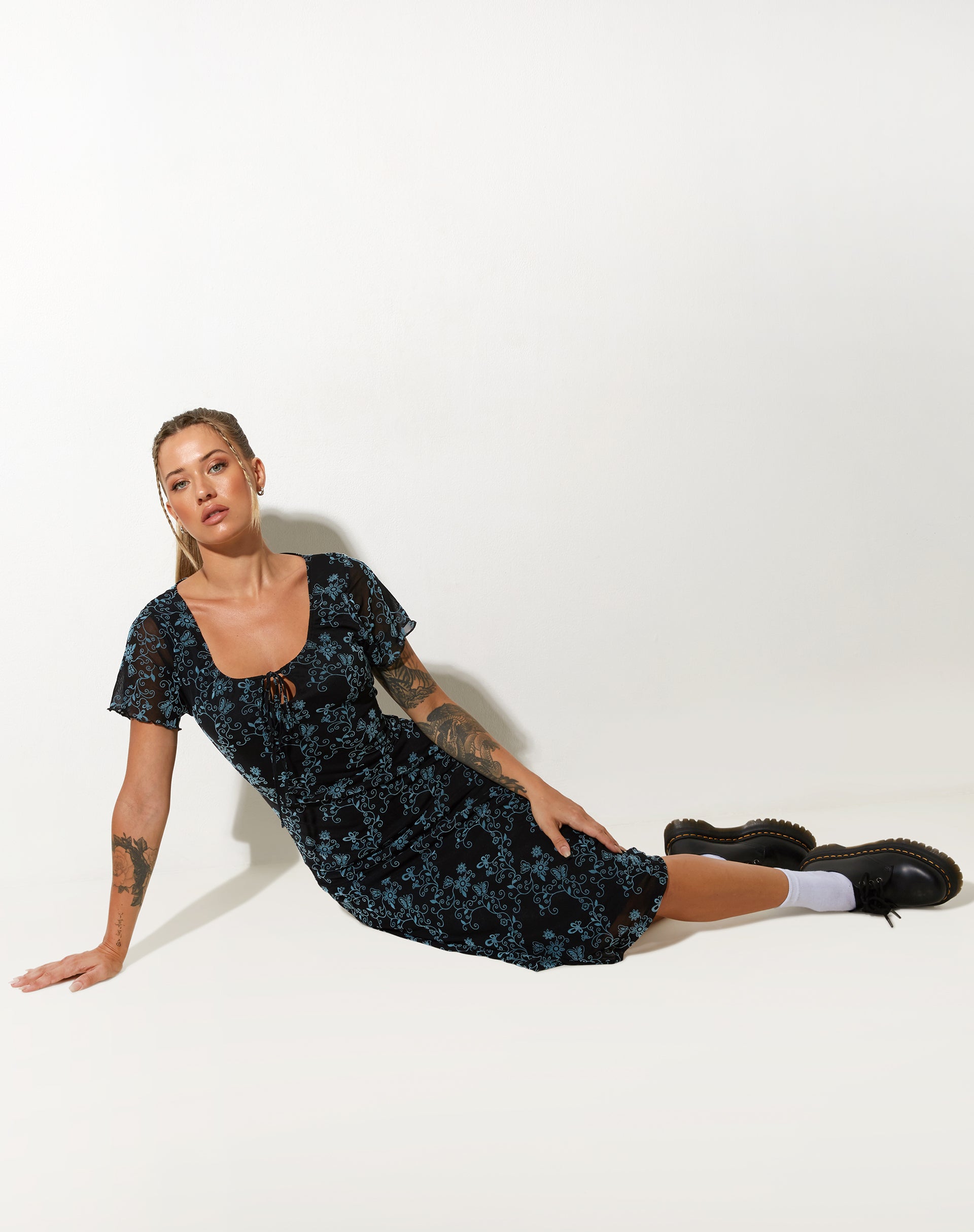 immagine di Lorani Midi Dress in Butterfly Vine Flock Blu