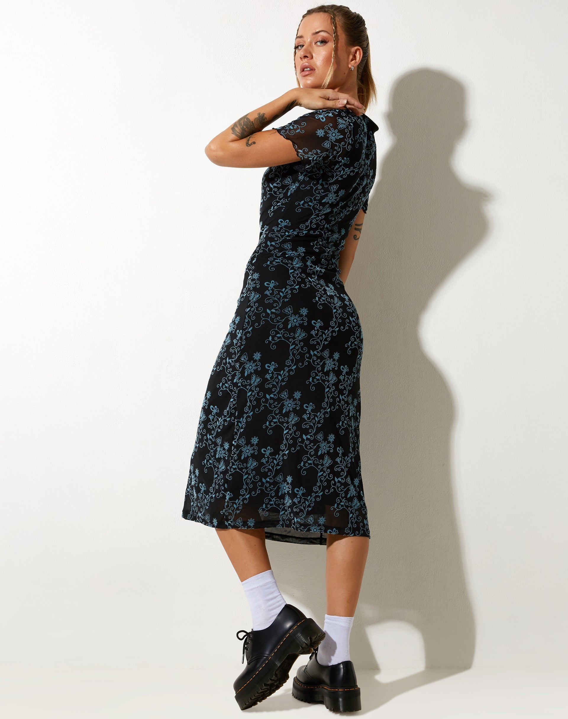 immagine di Lorani Midi Dress in Butterfly Vine Flock Blu