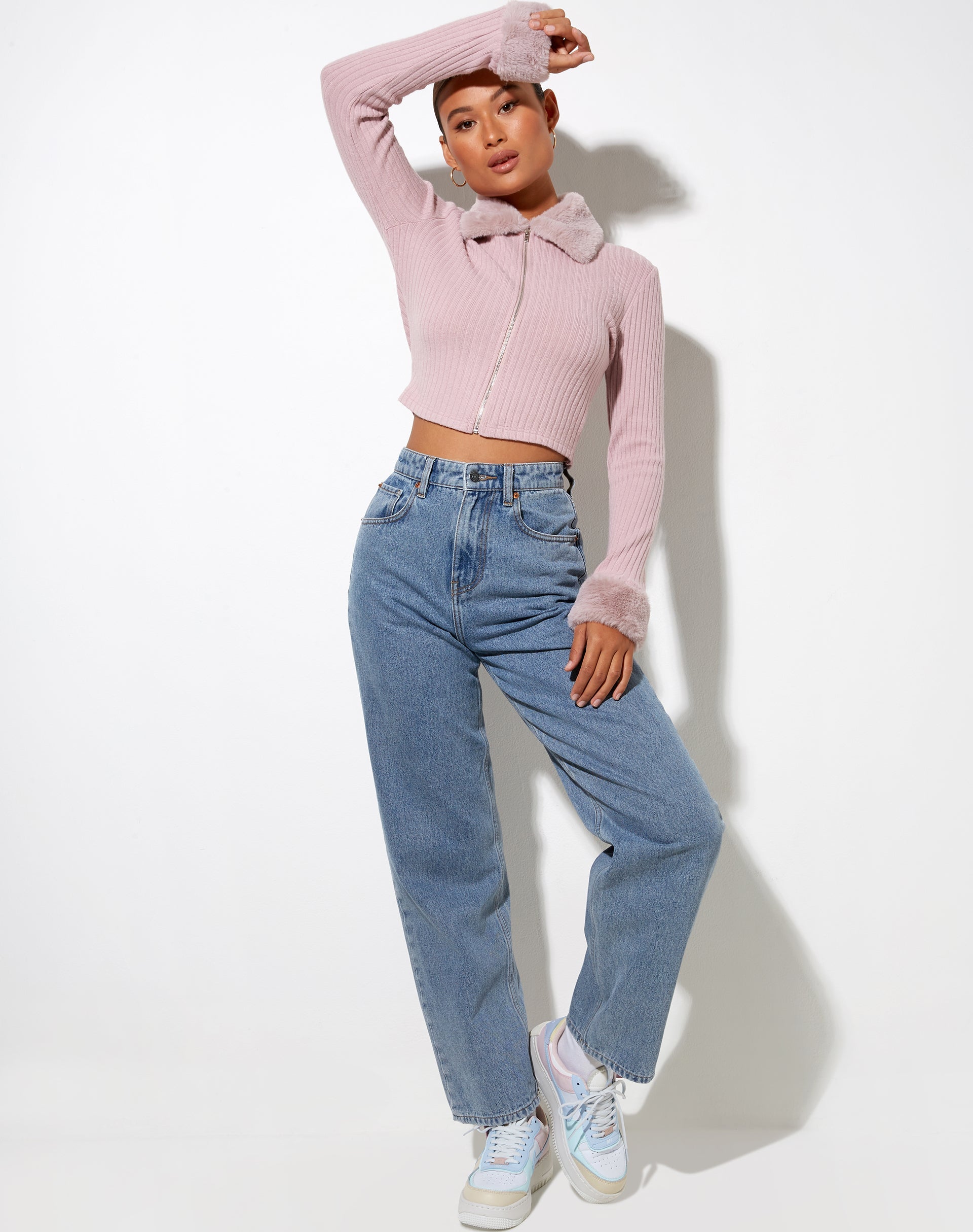 Immagine di Loria Cardi in rosa scuro