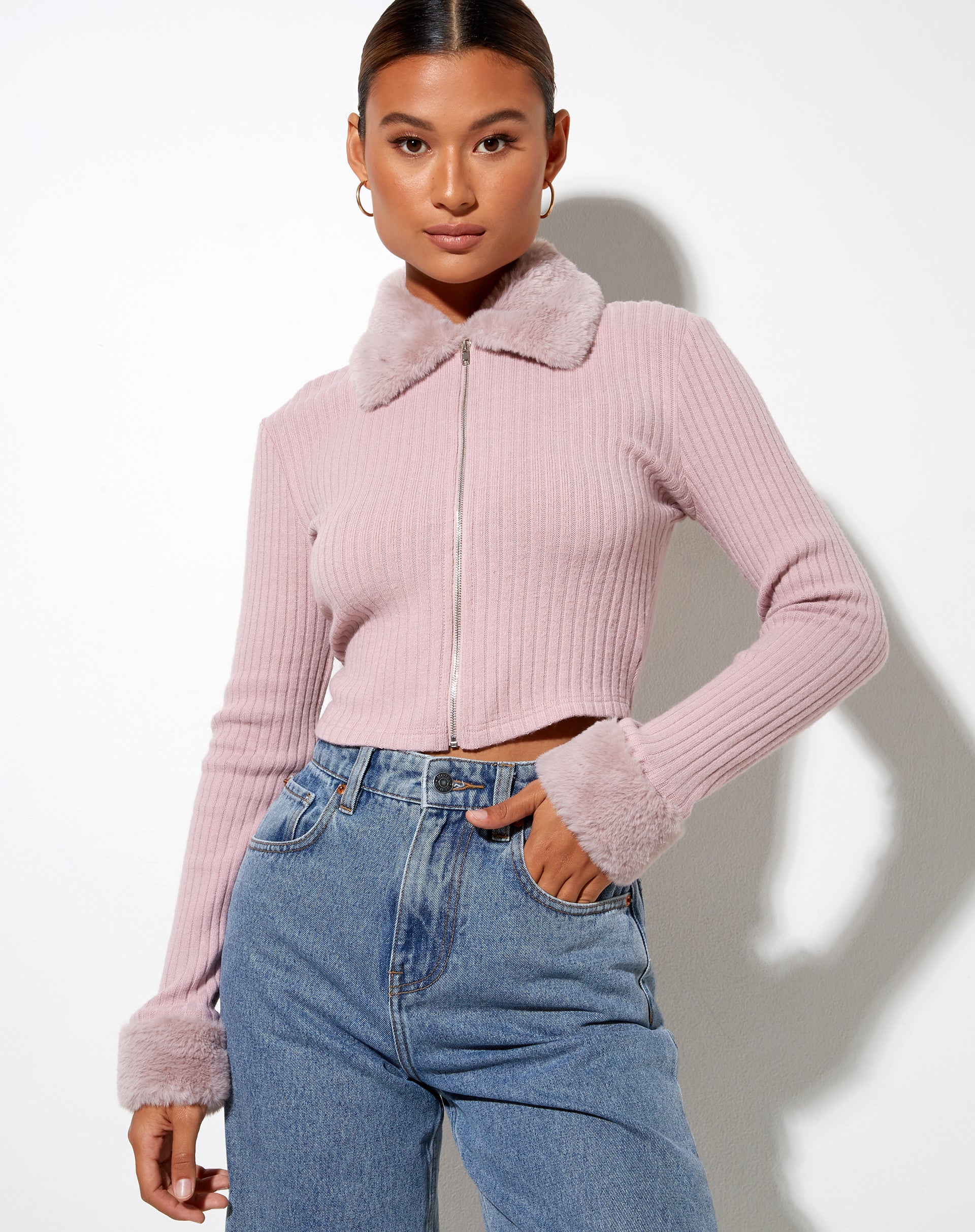 Immagine di Loria Cardi in rosa scuro