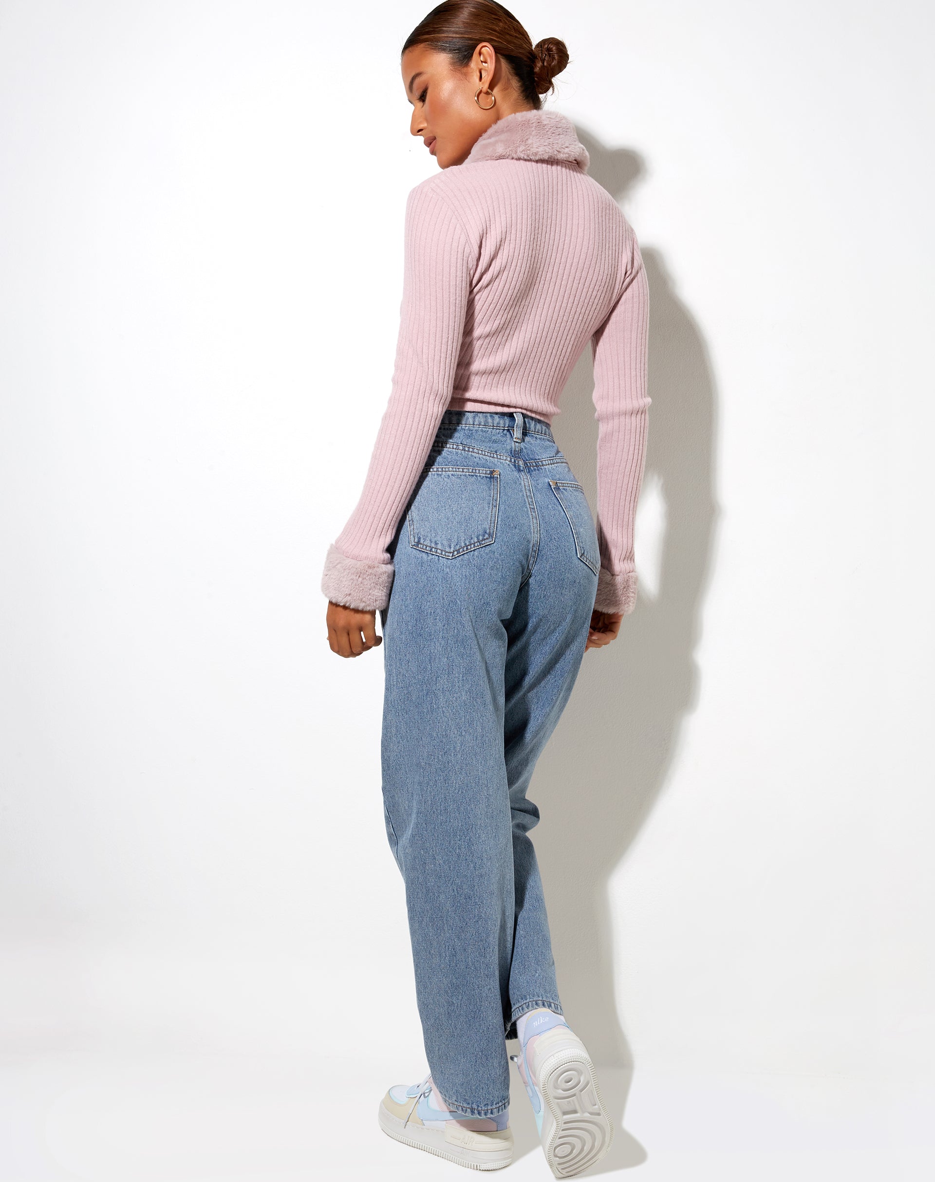 Immagine di Loria Cardi in rosa scuro