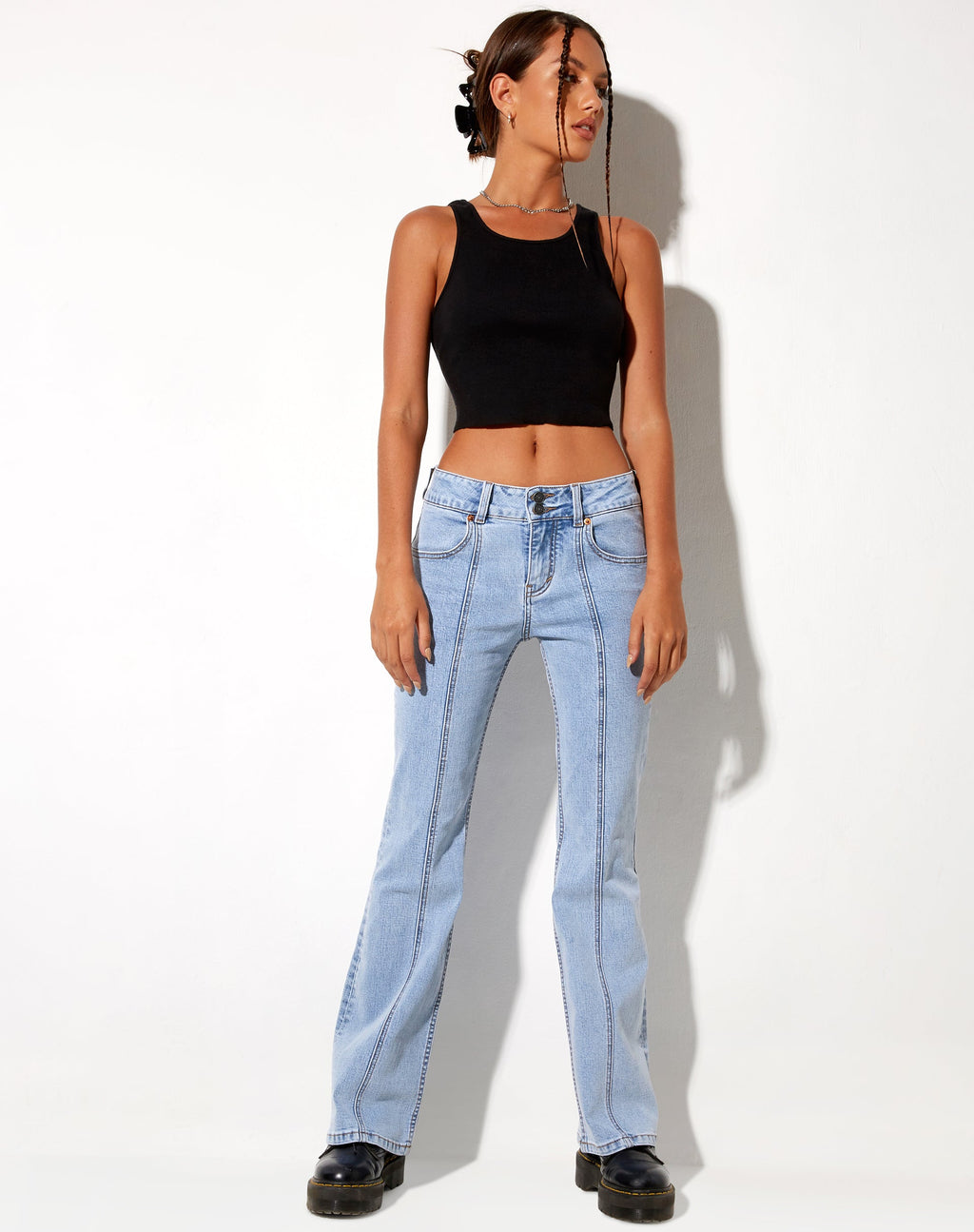 Jeans a vita bassa con cuciture in lavaggio super leggero blu