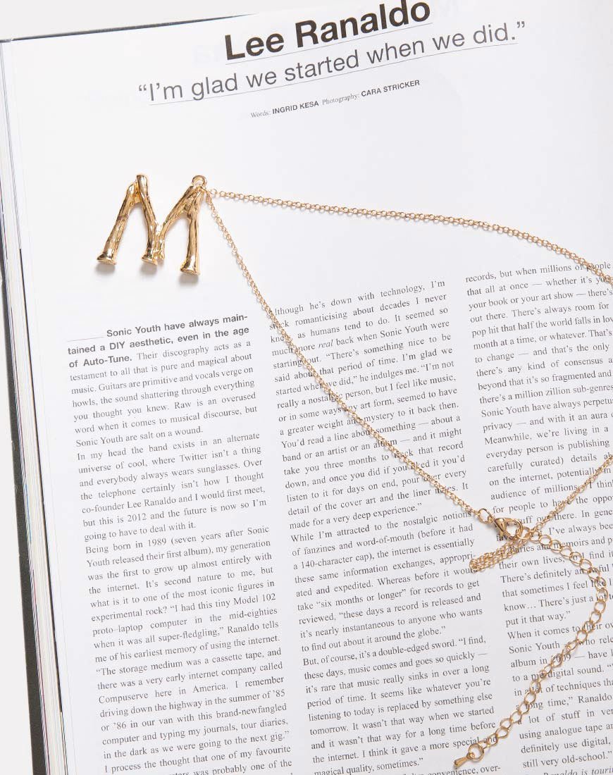 Immagine della collana in oro Lettera M