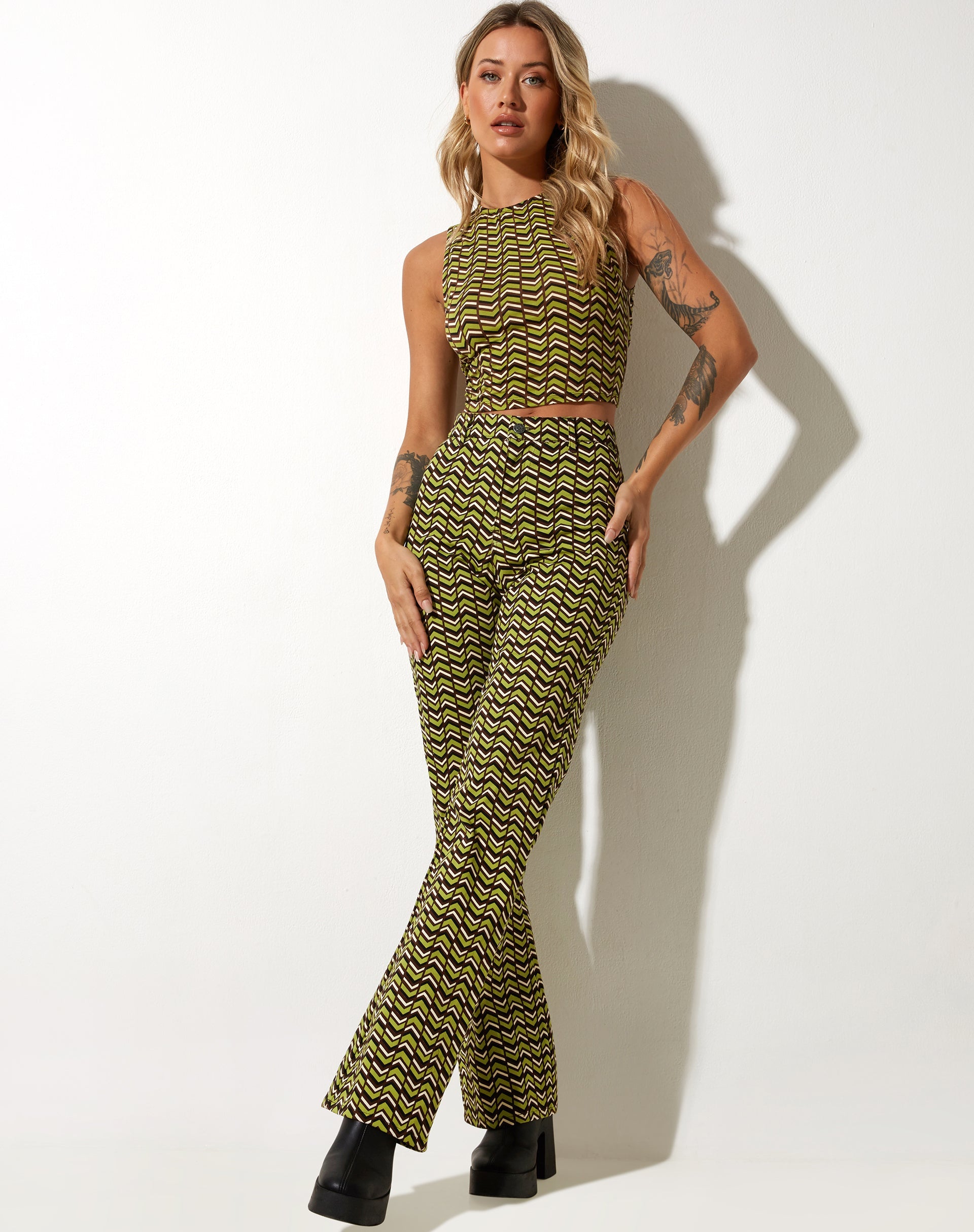 immagine di Zoven Flare Trouser in Chevron Green