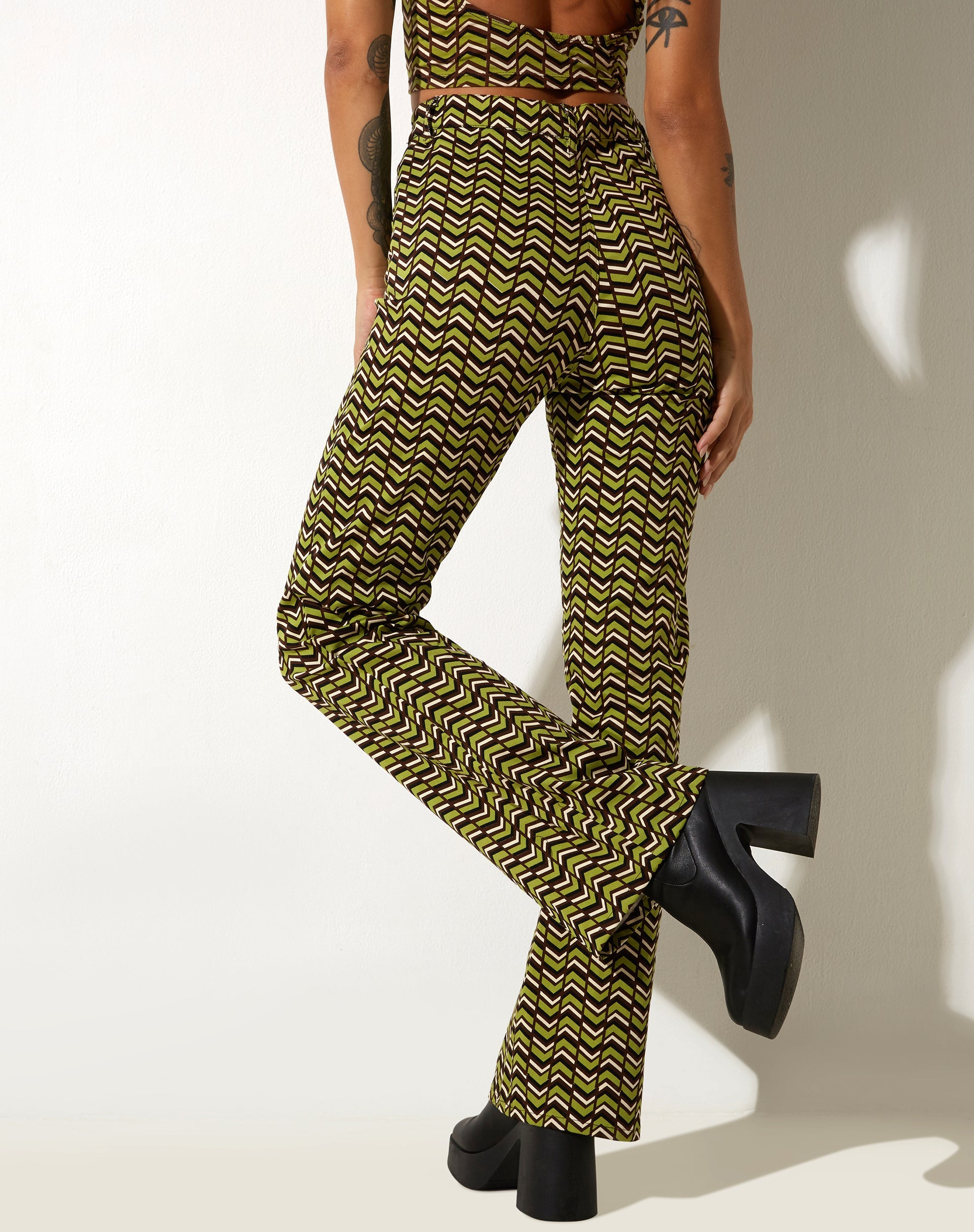 immagine di Zoven Flare Trouser in Chevron Green