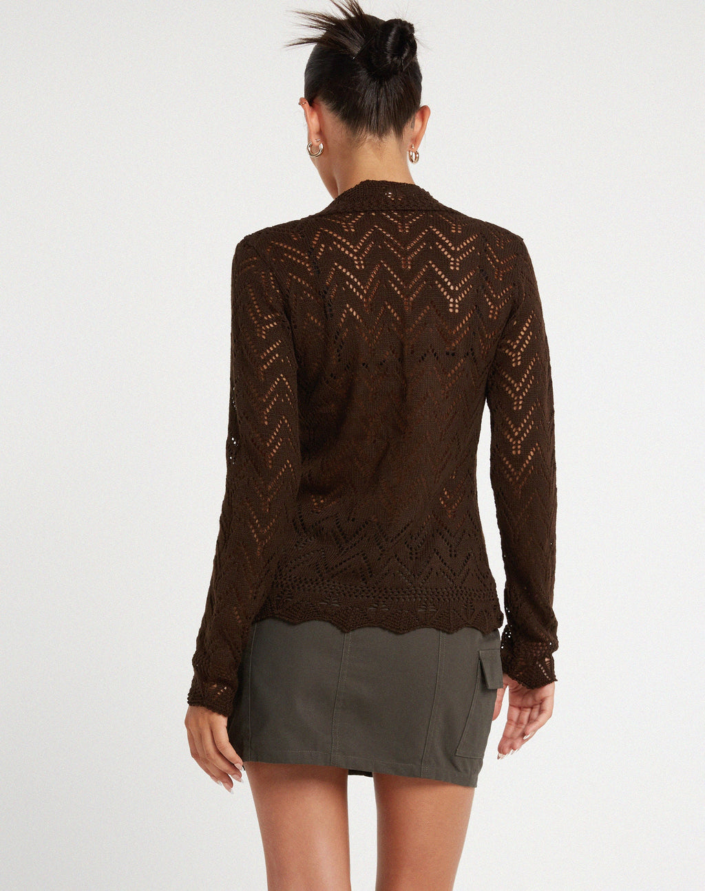 Mahina Cardi in maglia marrone cioccolato