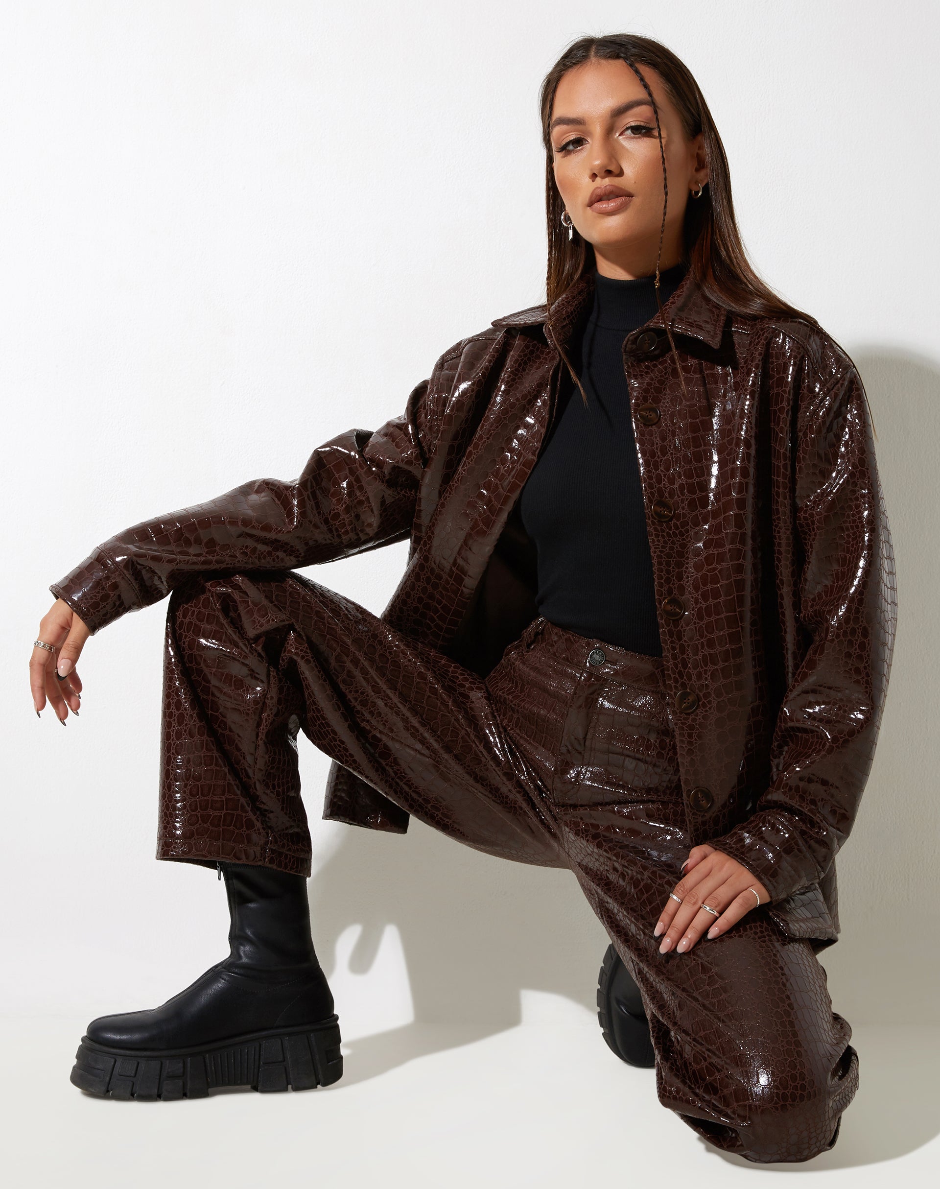 Immagine di MOTEL X IRIS Pantaloni paralleli in Croc PU Marrone Scuro