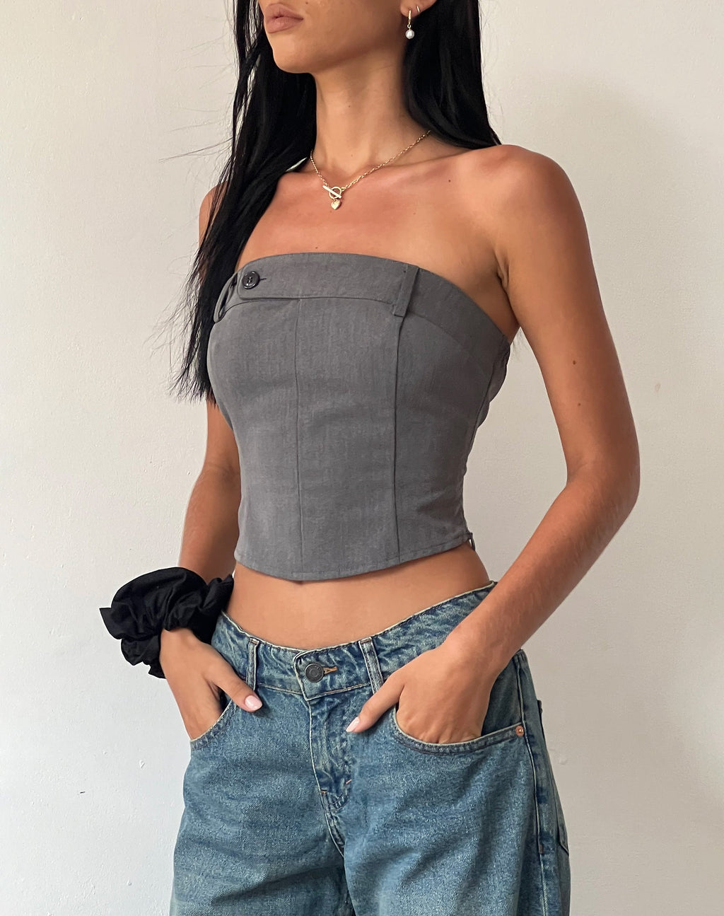 Manaf - Top con cintura e dettaglio del corsetto in Charcoal sartoriale