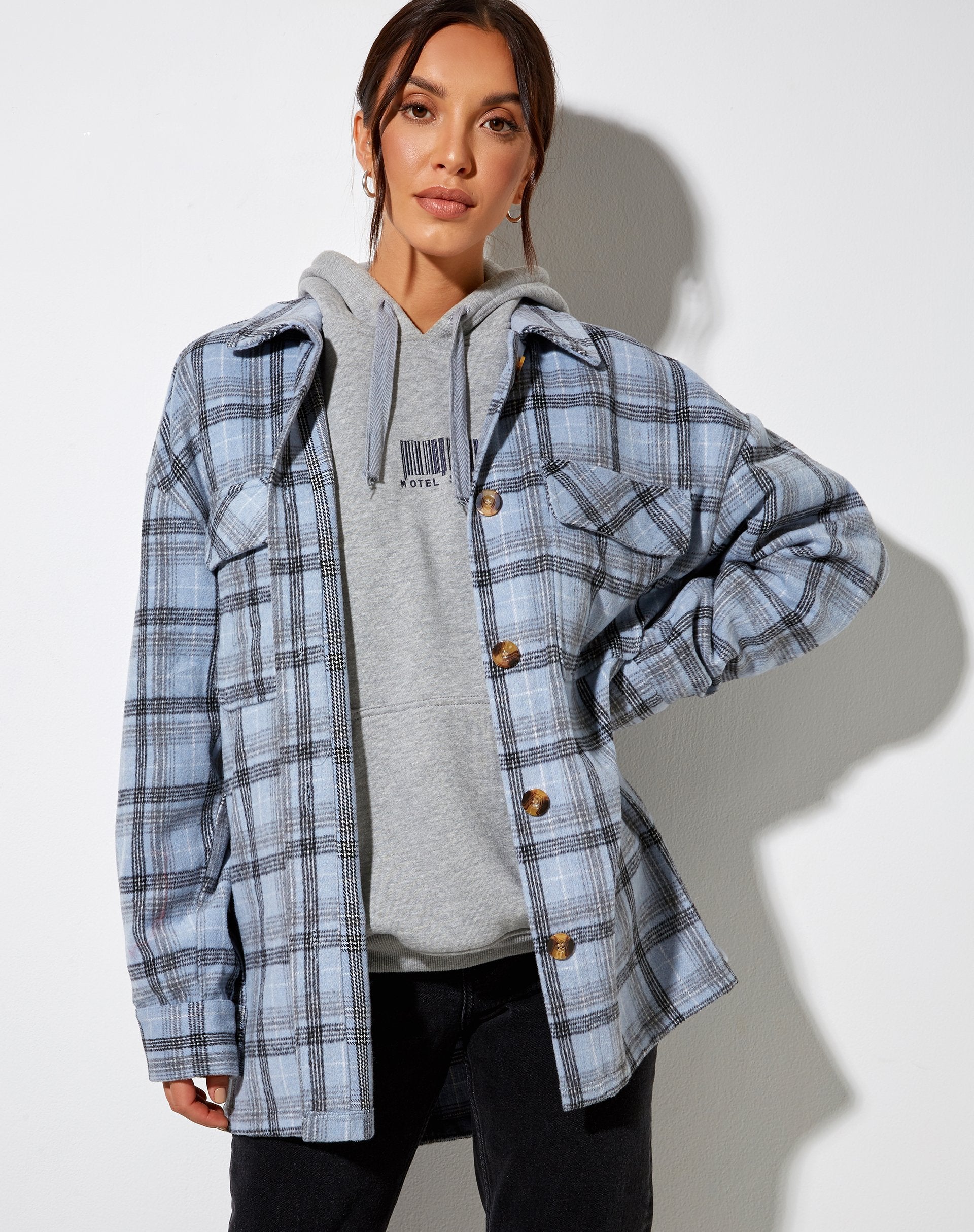 Immagine della camicia Marcella a quadri blu e neri