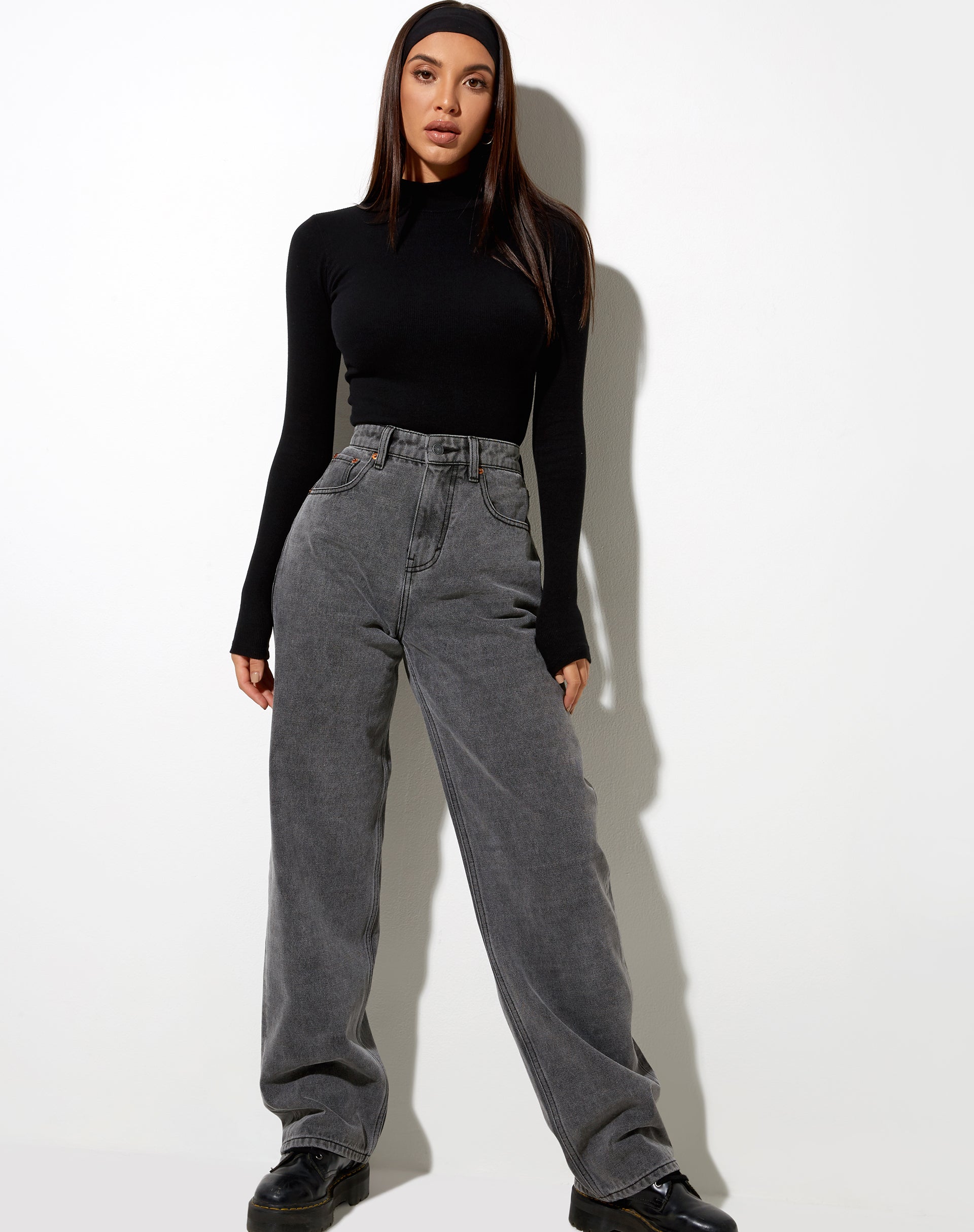 Immagine dei jeans Parallel in grigio fumo