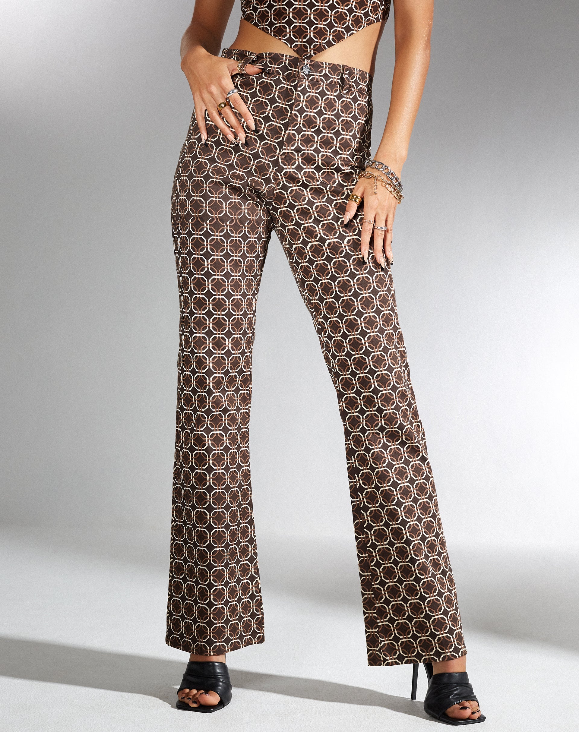 Immagine di MOTEL X IRIS Zoven Flare Trouser in Chain Tangle Marrone scuro