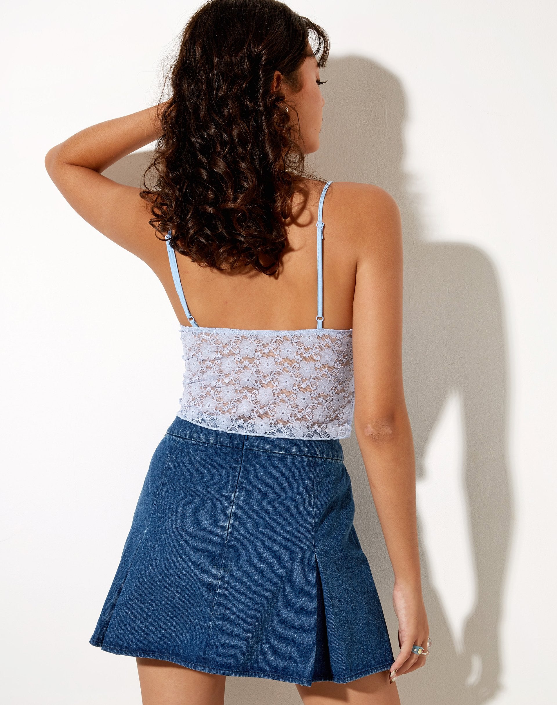Immagine di Mayrinda Crop Top in pizzo azzurro polvere