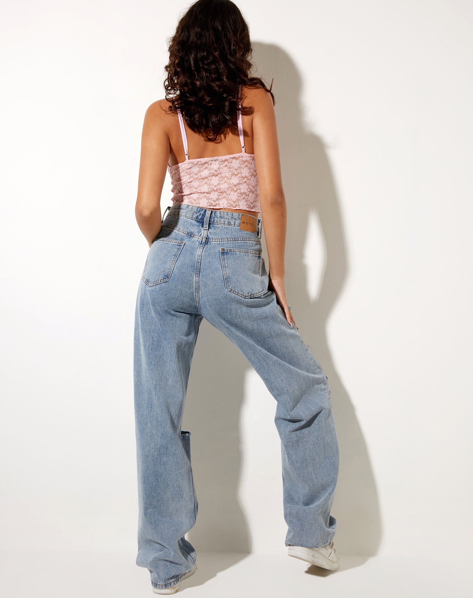 Immagine di Mayrinda Crop Top in pizzo rosa dolce