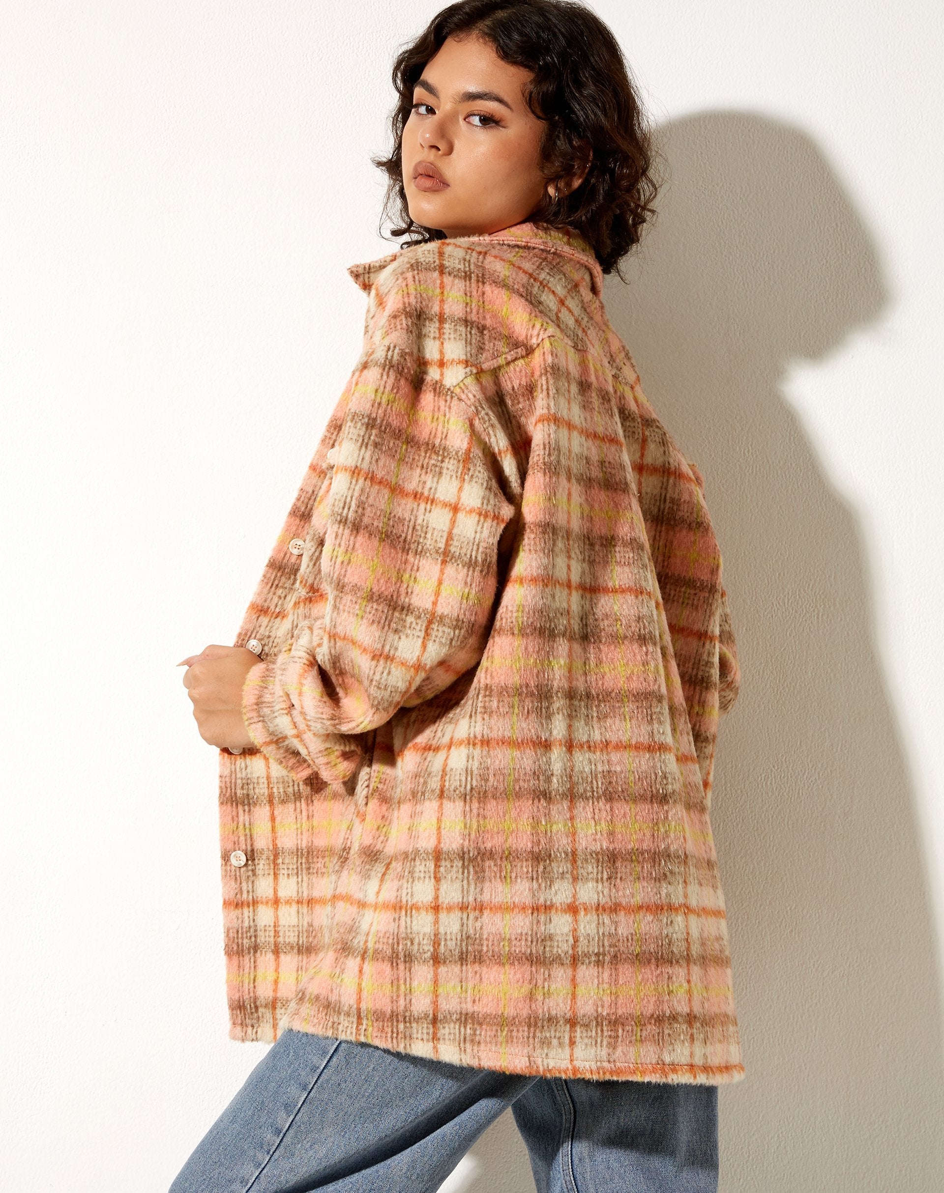 Immagine della camicia Medita in rosa e marrone