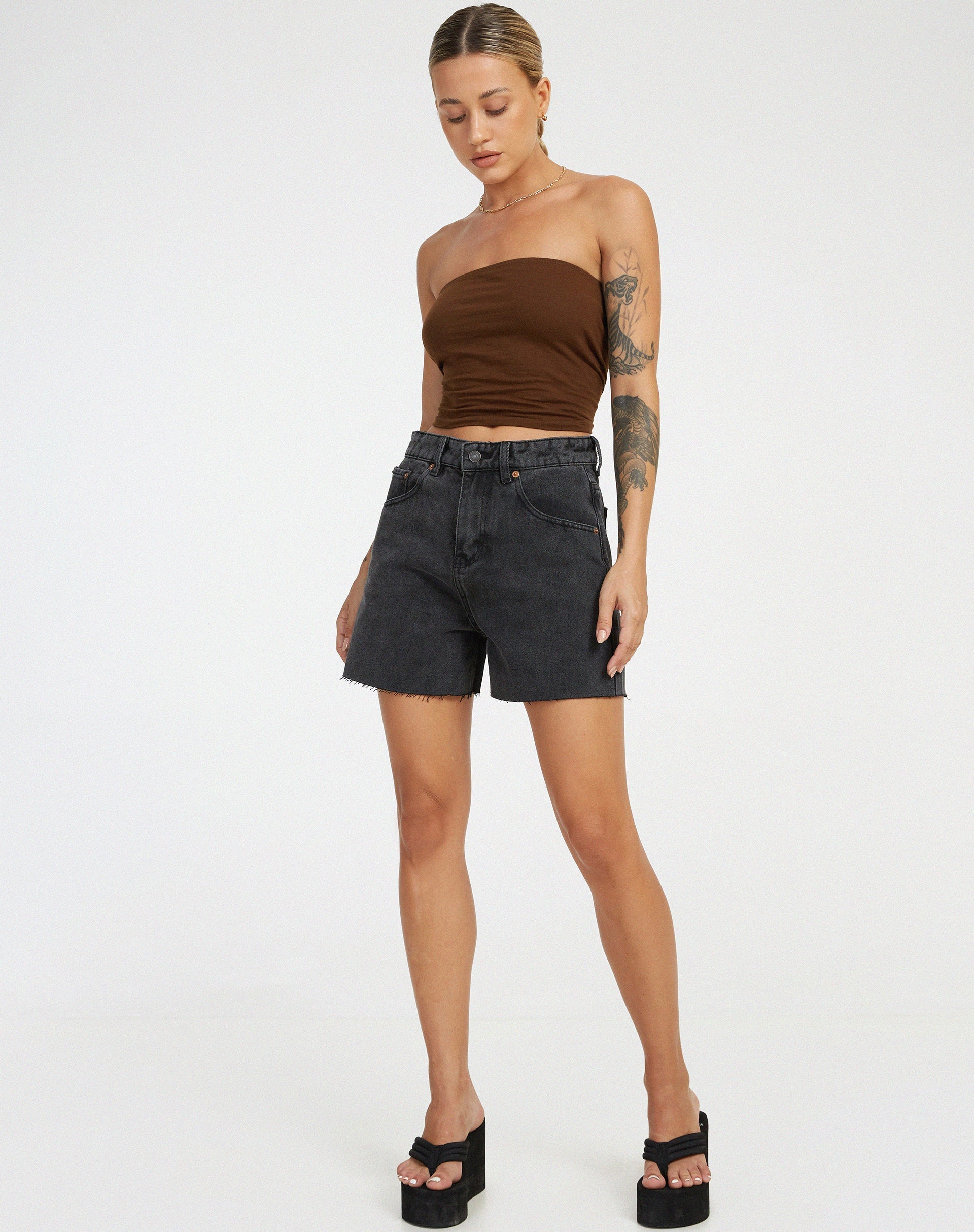 Immagine di Pantaloncini di media lunghezza in Black Wash