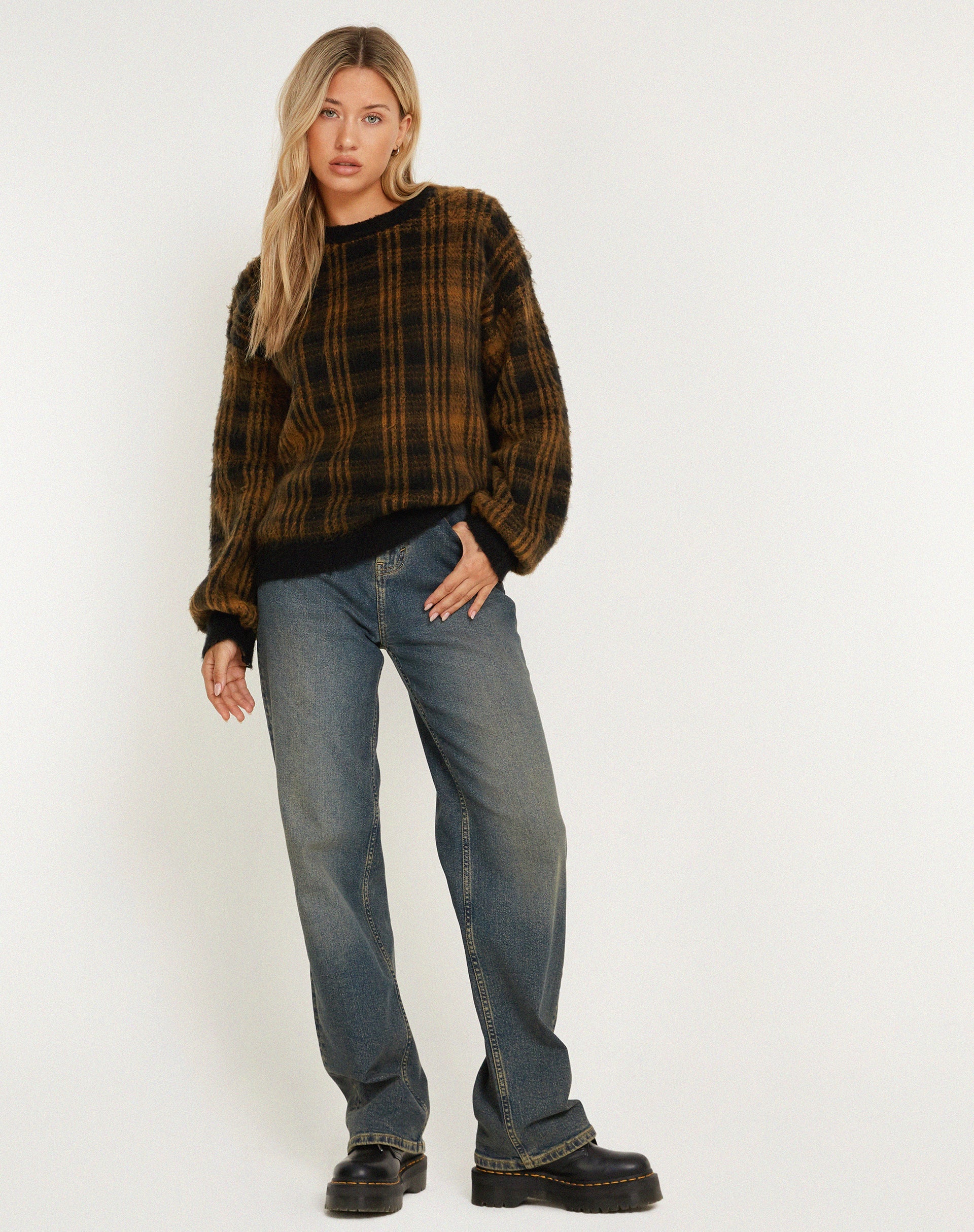immagine di Mihail Knitted Jumper in nero marrone