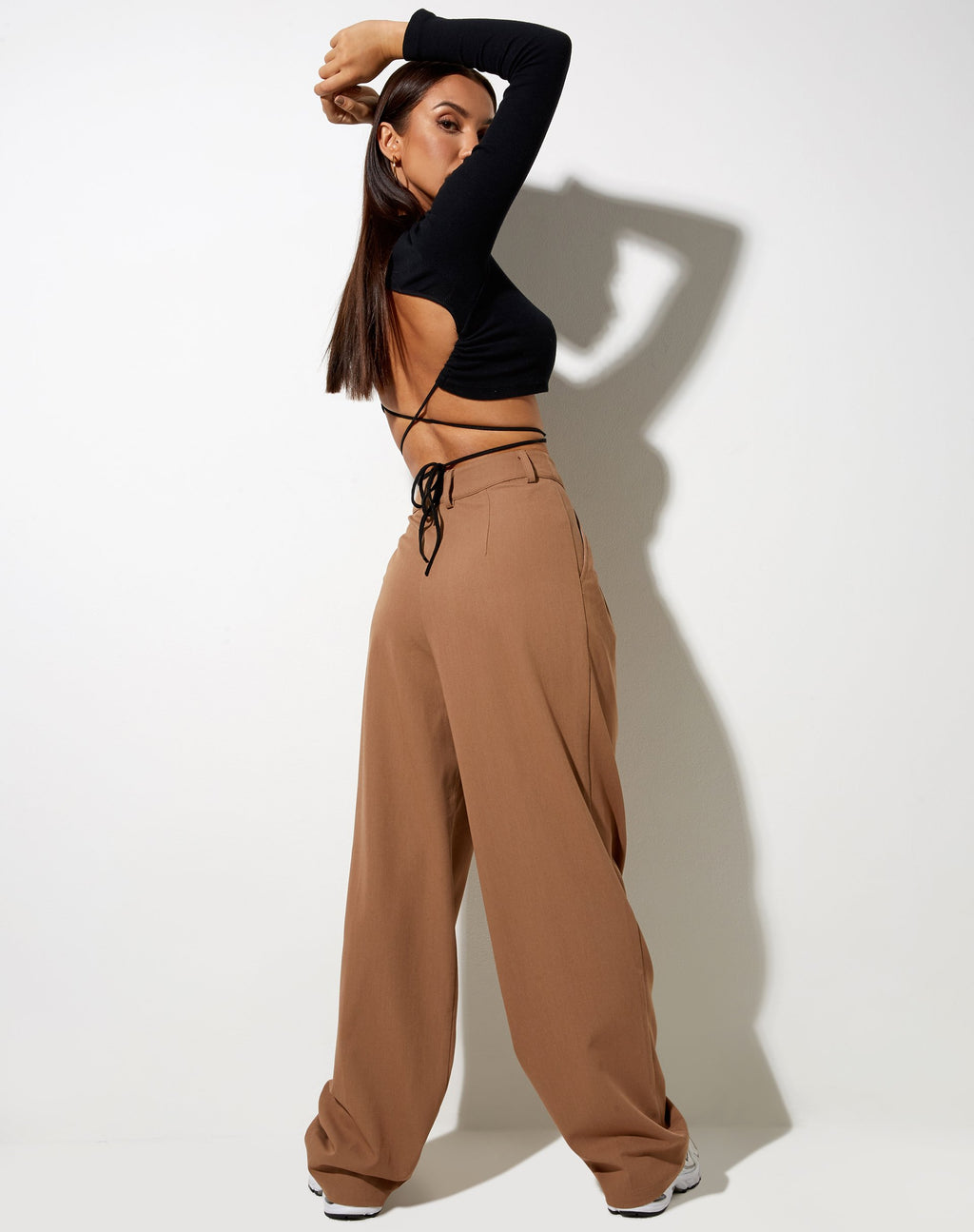 Pantaloni a gamba larga Misha in stucco sartoriale