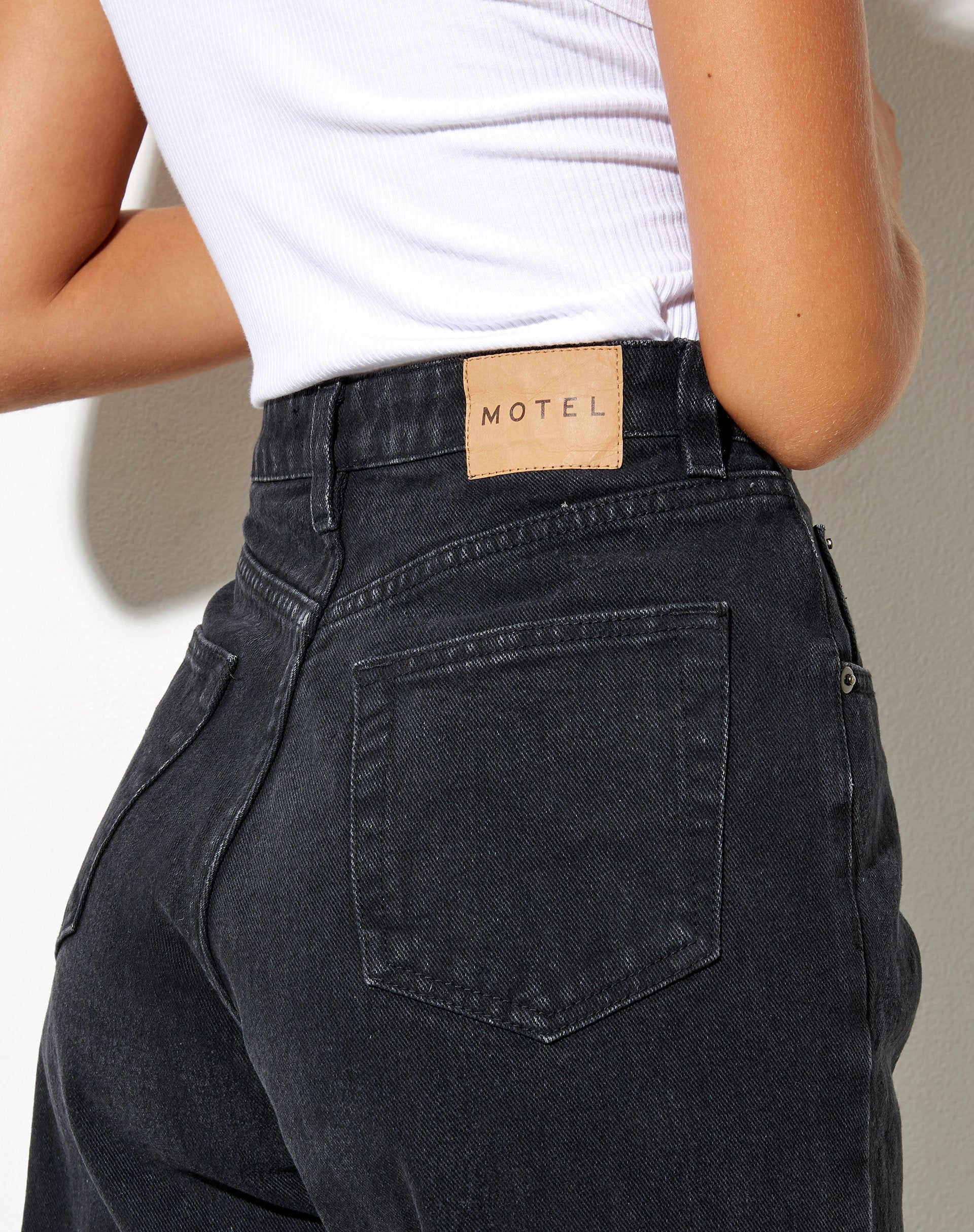 Immagine di Mom Jeans in Black Wash
