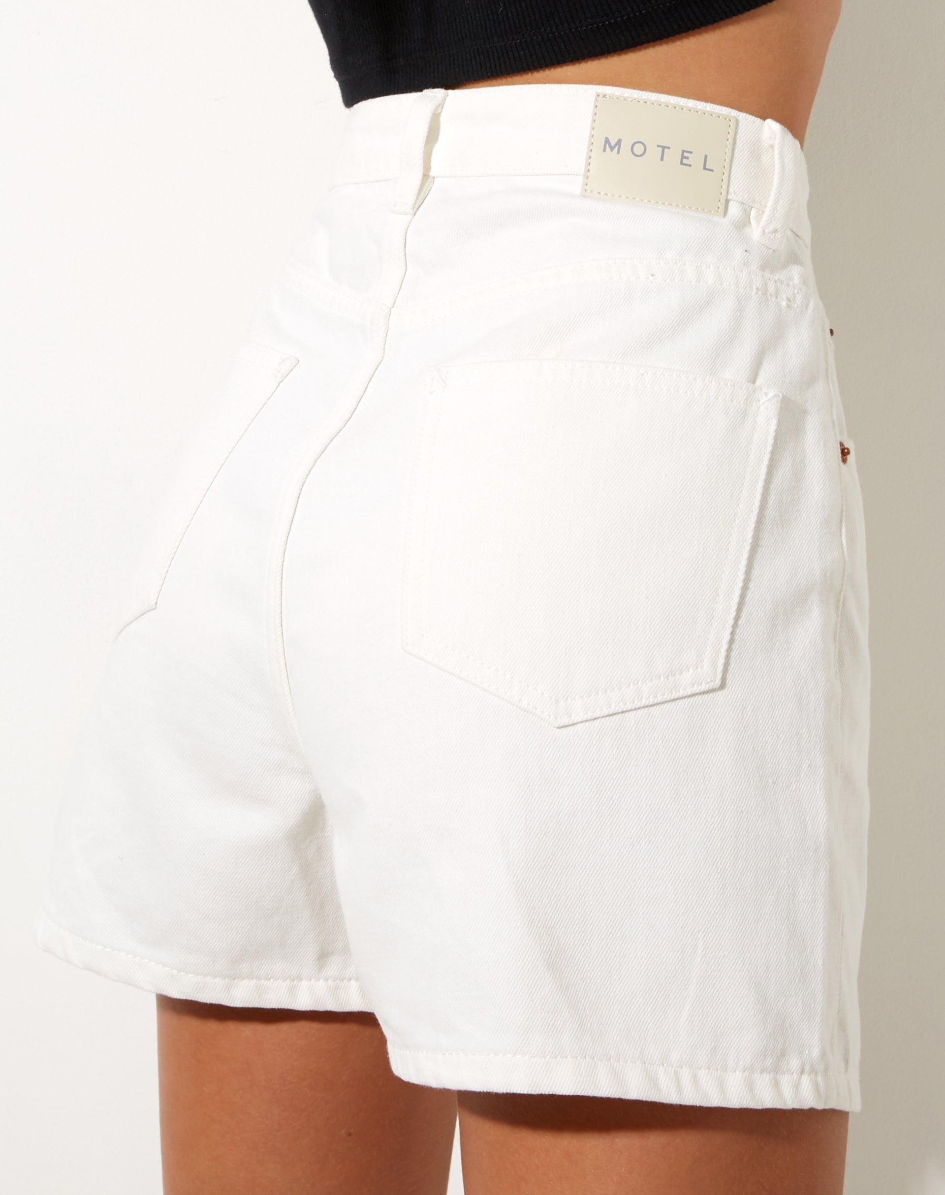 Immagine di Mom Denim Short in White Wash