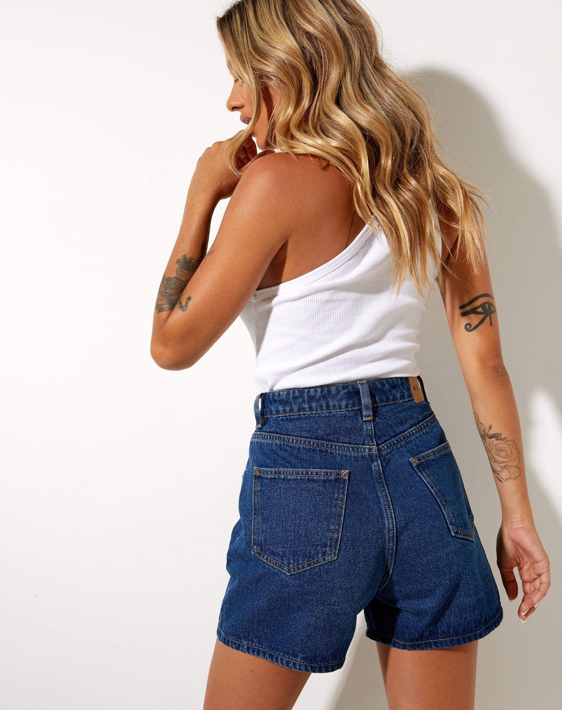 Immagine di Mom Denim Short in Classic Blue
