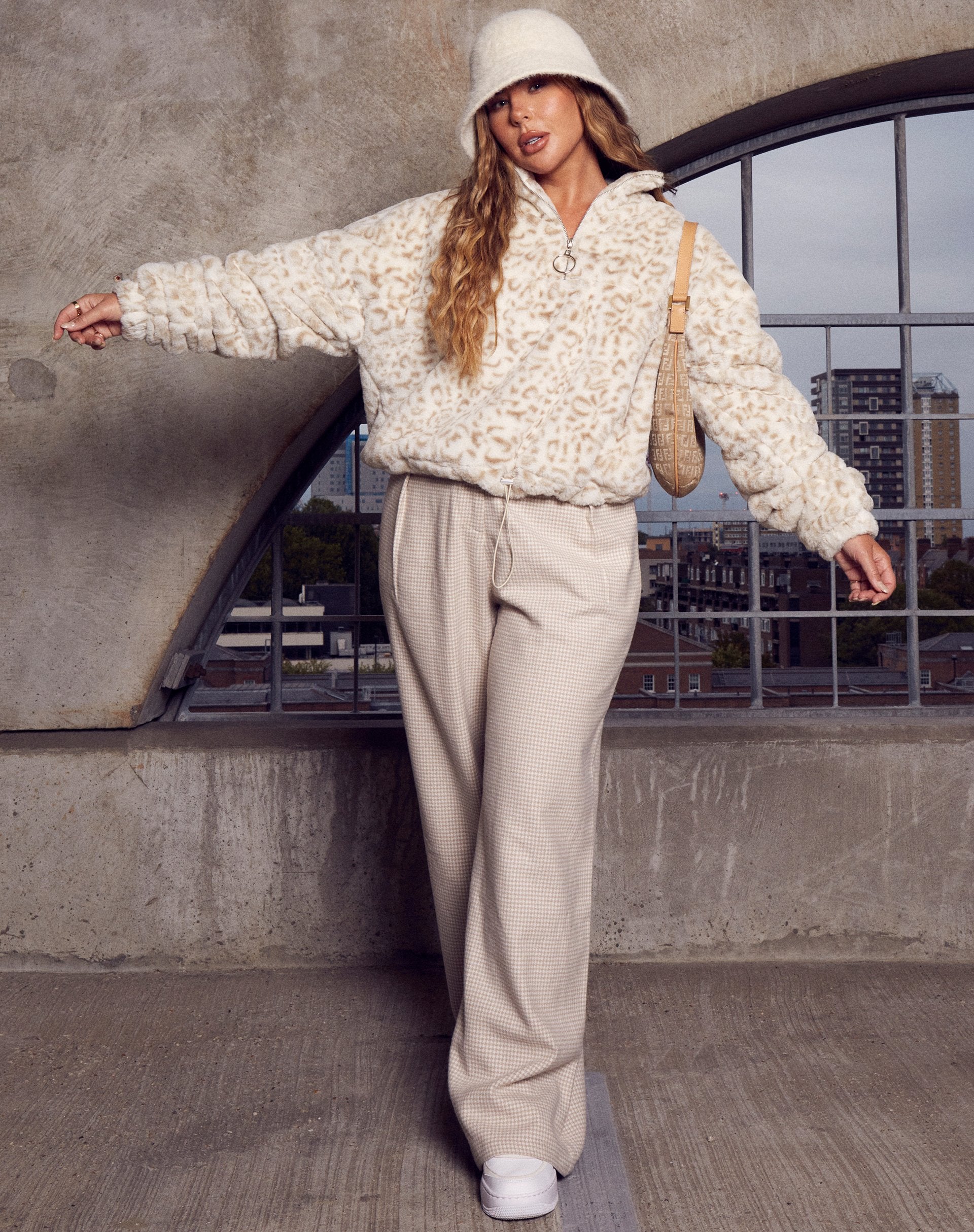 Immagine di Nero Ring Pull Jacket in Animal White e Cream