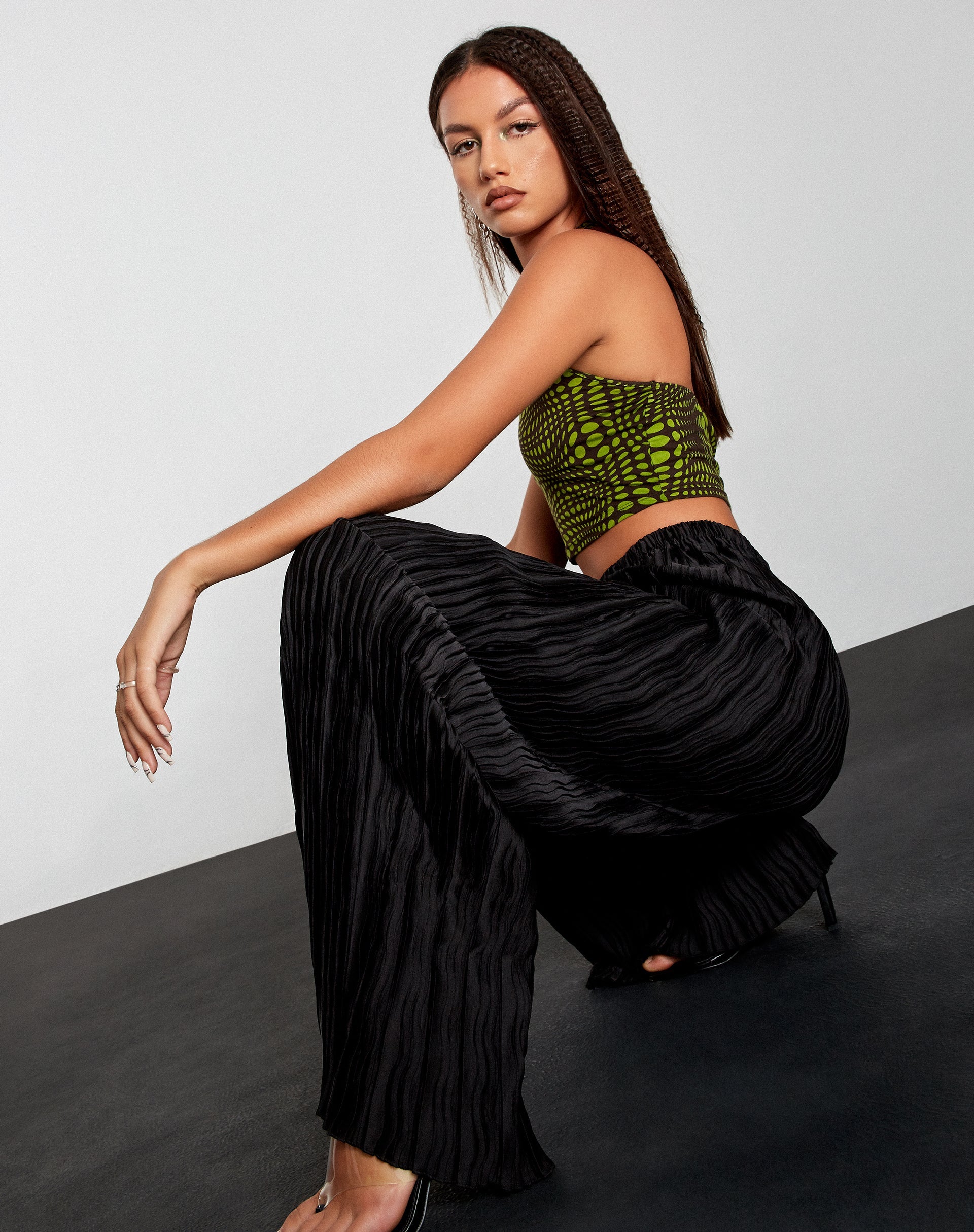 Immagine del pantalone Bian in nero stropicciato