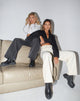 Immagine dei jeans extra larghi in bianco sporco
