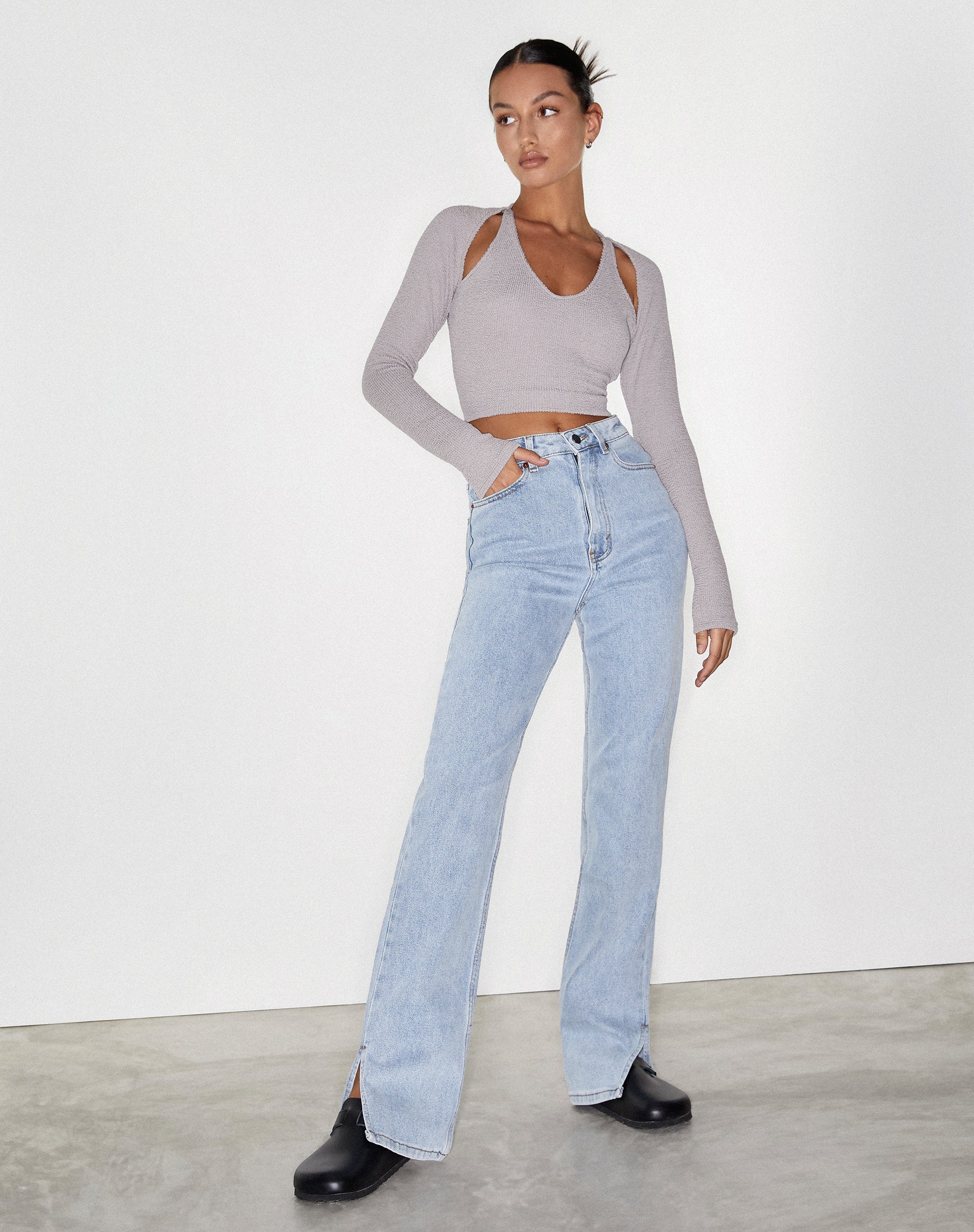Immagine dei jeans a gamba tesa in blu chiaro