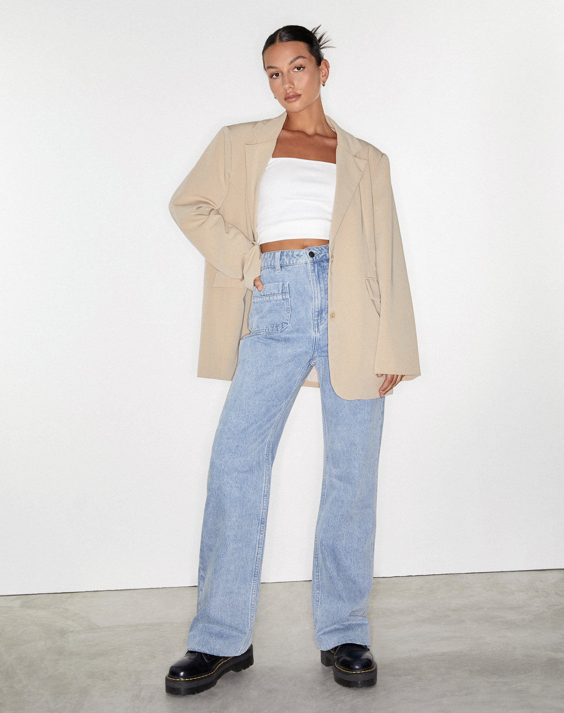 Immagine dei jeans Flare con tasca retrò in lavaggio super chiaro