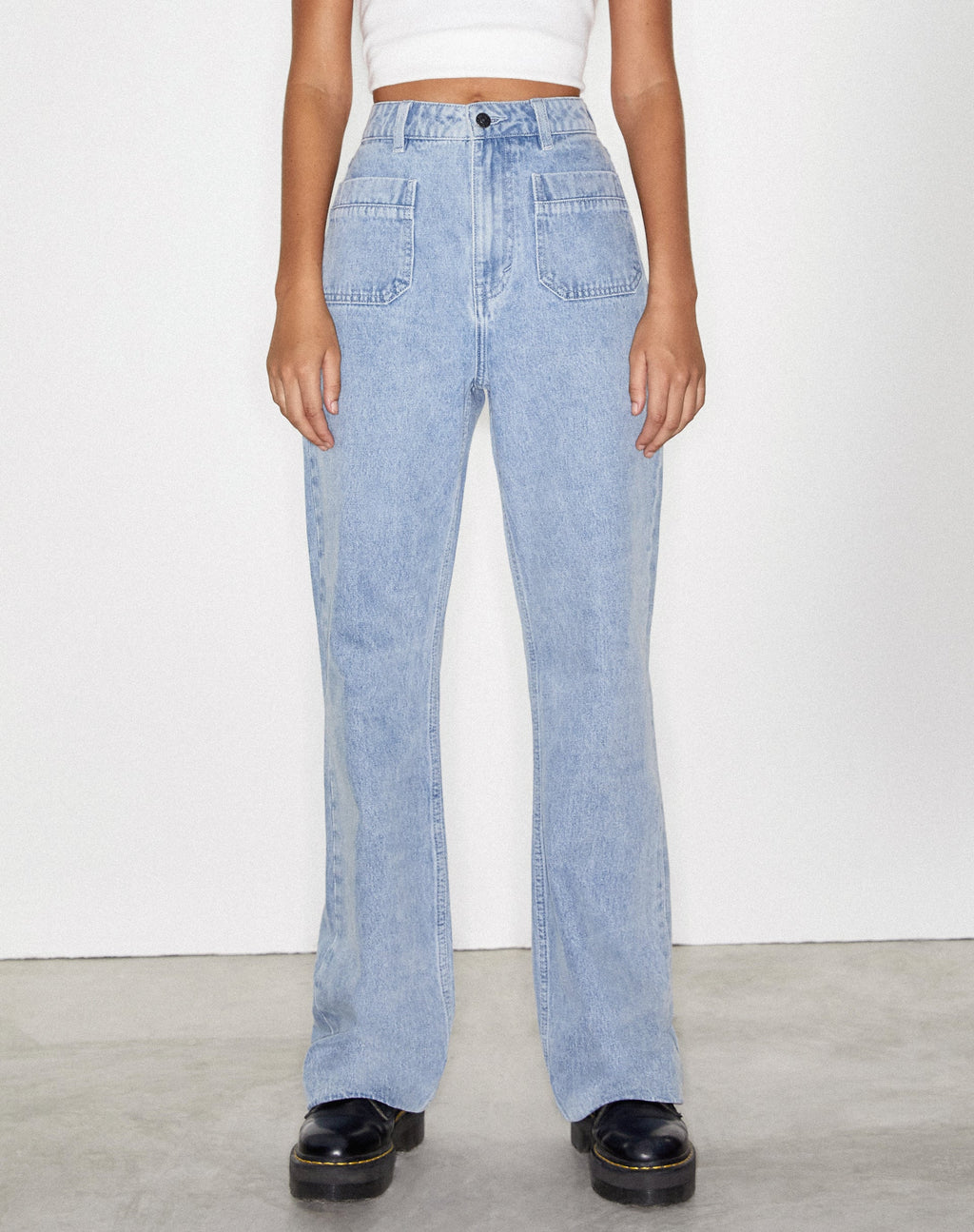Jeans flare con tasca retrò in lavaggio super chiaro