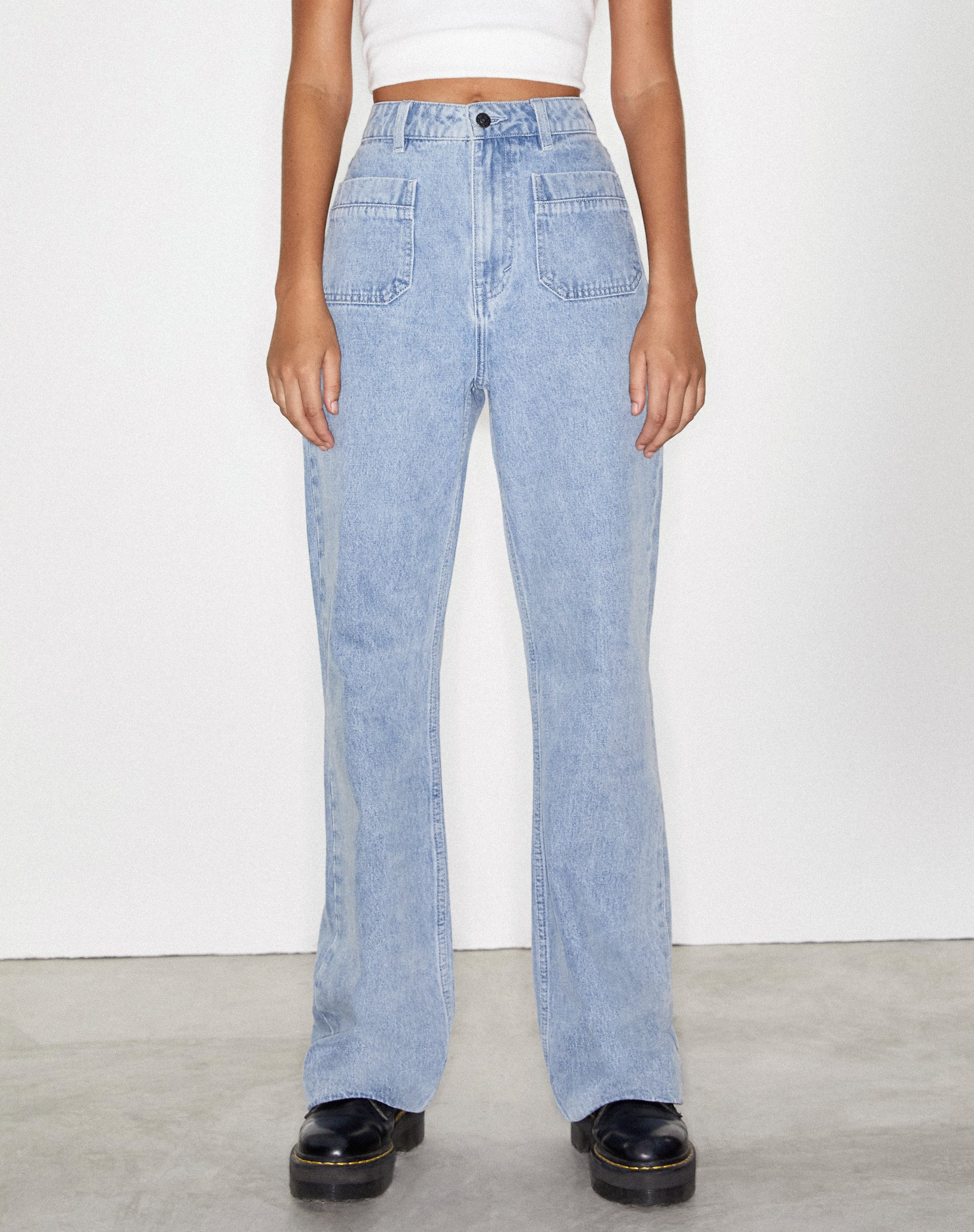 Immagine dei jeans Flare con tasca retrò in lavaggio super chiaro