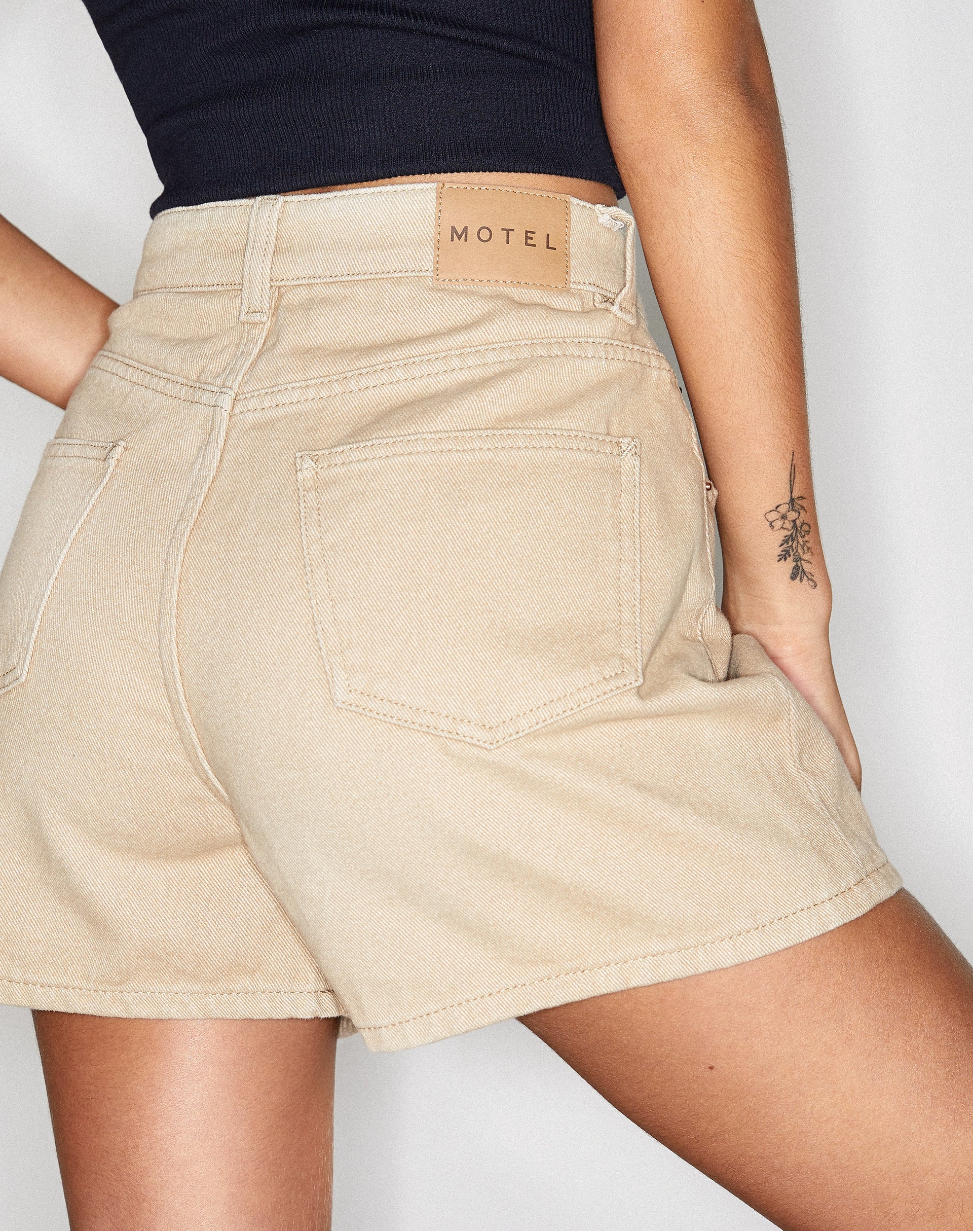Immagine di Mom Denim Short in Winter Sandwash
