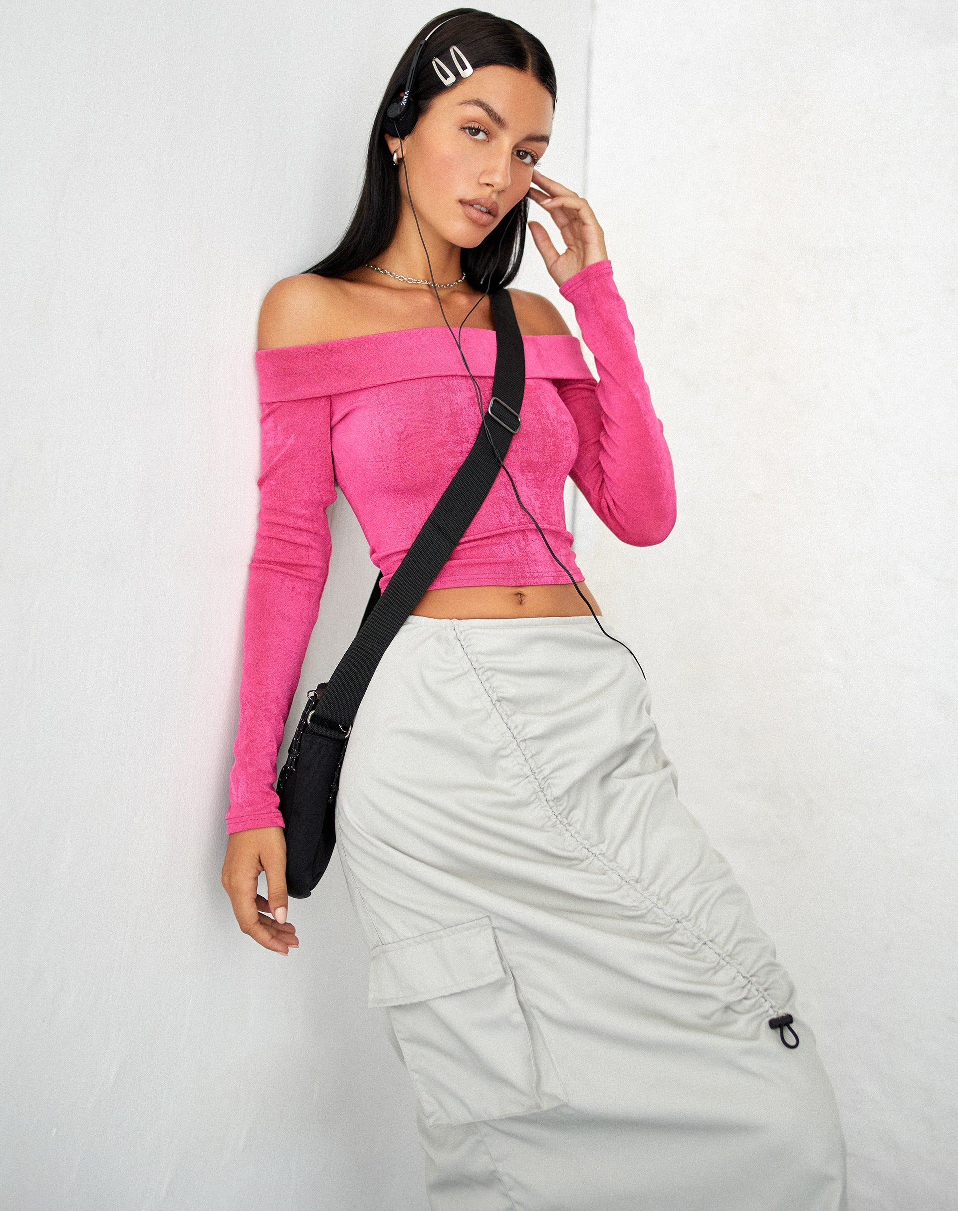 immagine di MOTEL X JACQUIE Nasari Bardot Crop Top in Magenta