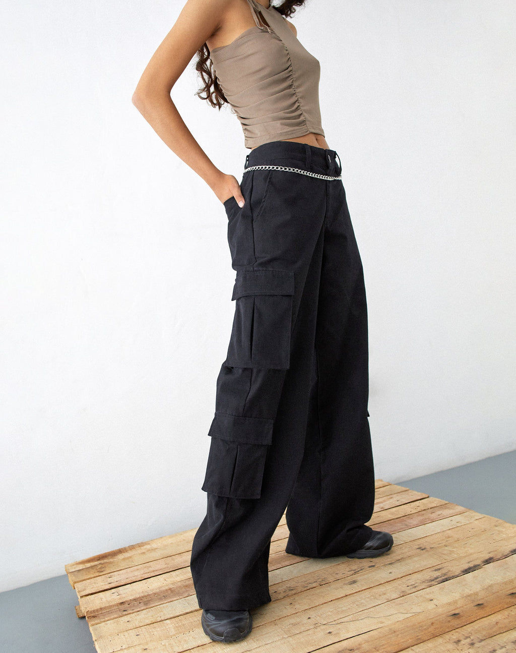 MOTEL X JACQUIE Shan - Pantaloni a gamba larga in nero
