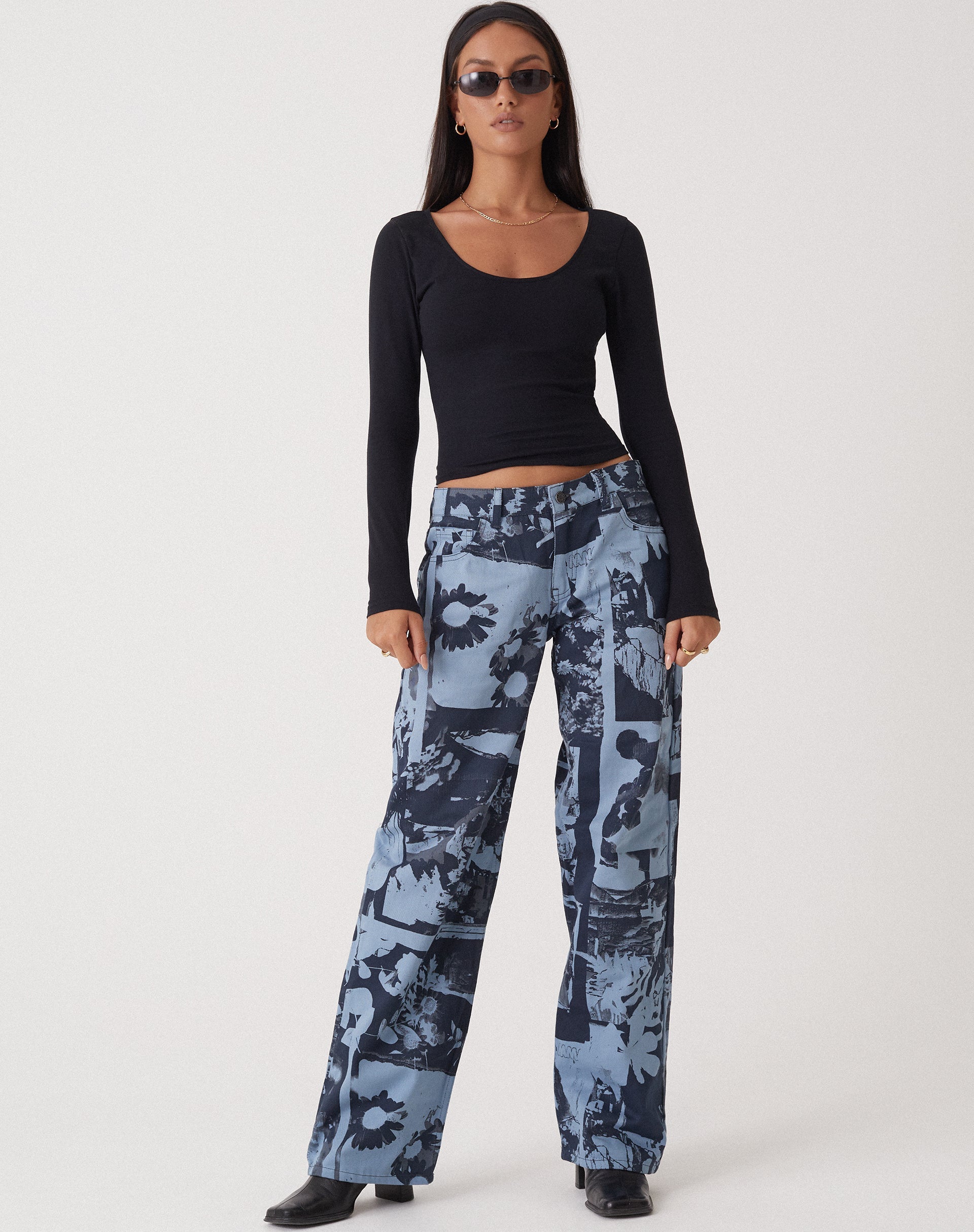 immagine di MOTEL X OLIVIA NEILL Jeans paralleli a vita bassa in collage fotografico blu