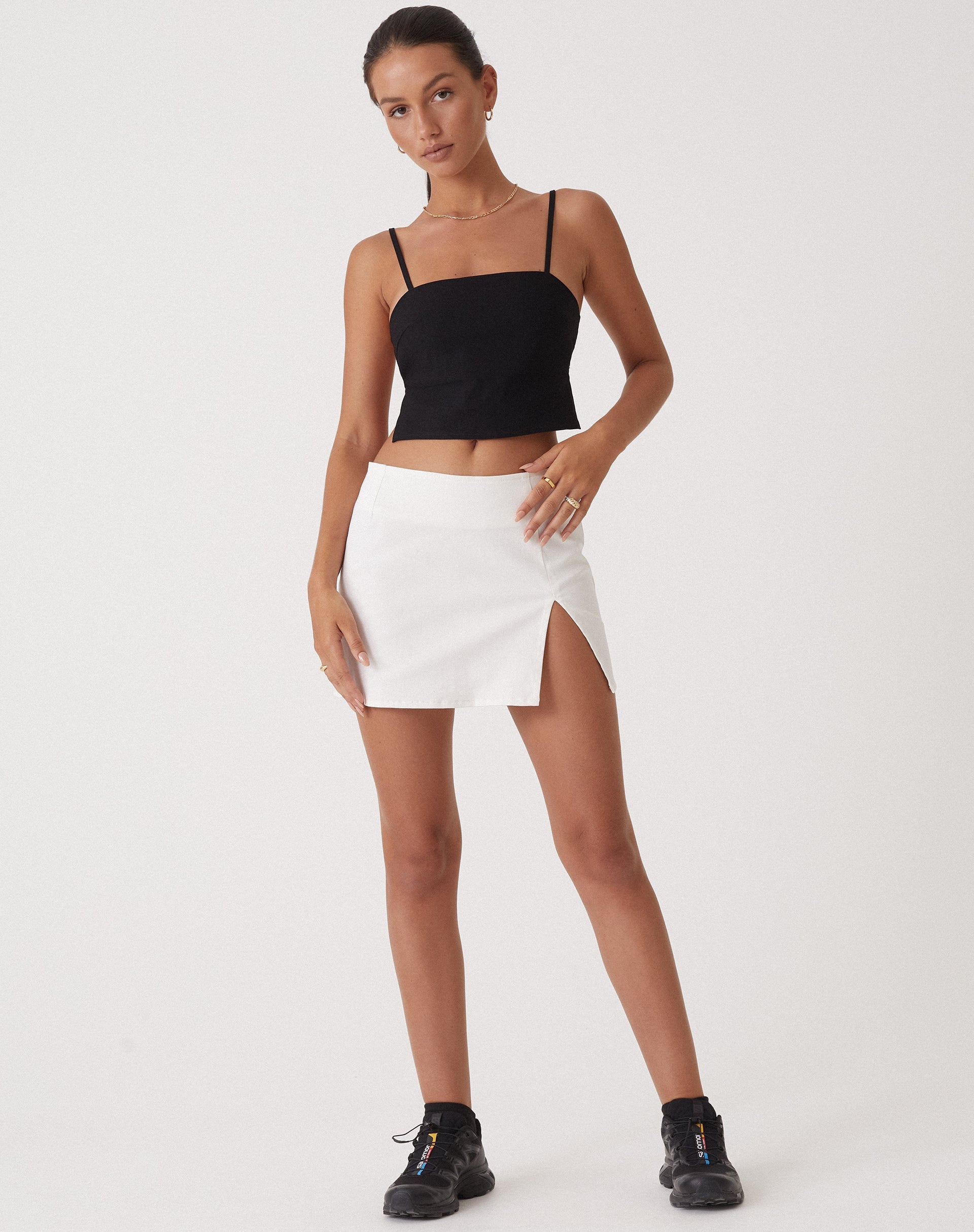 Immagine di MOTEL X OLIVIA NEILL Merita Crop Top in Nero Sartoriale