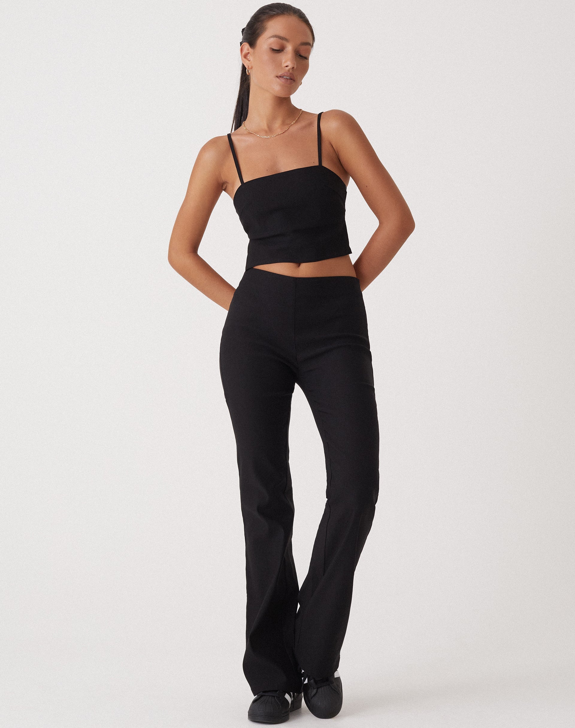 Immagine di MOTEL X OLIVIA NEILL Merita Crop Top in Nero Sartoriale